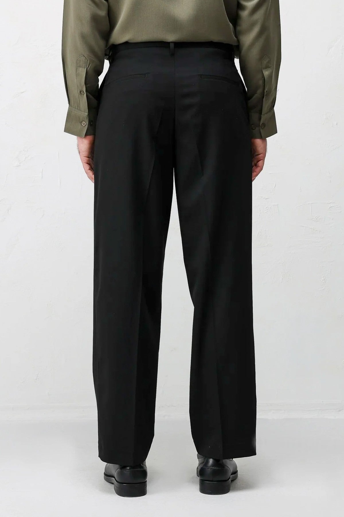 Relaxed-Fit Pleated Men's Pants