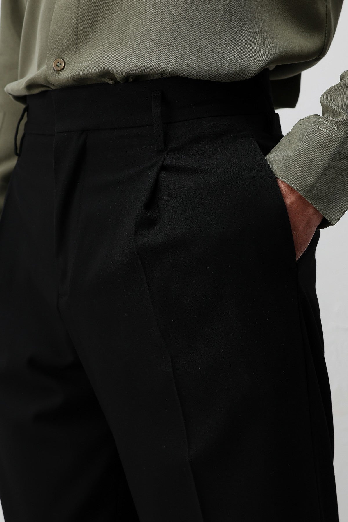 Antioch Relaxed-Fit Pleated Men's Pants