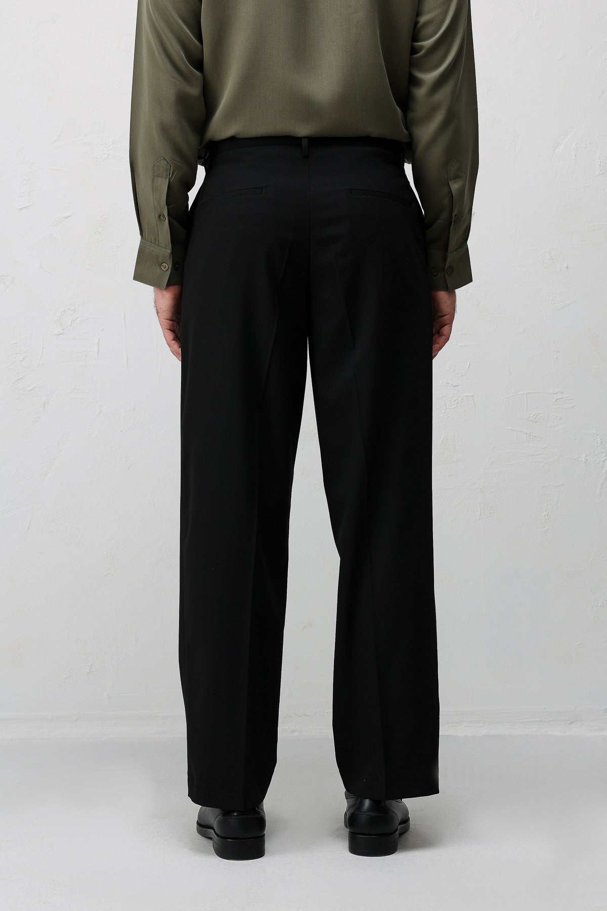 Antioch Relaxed-Fit Pleated Men's Pants