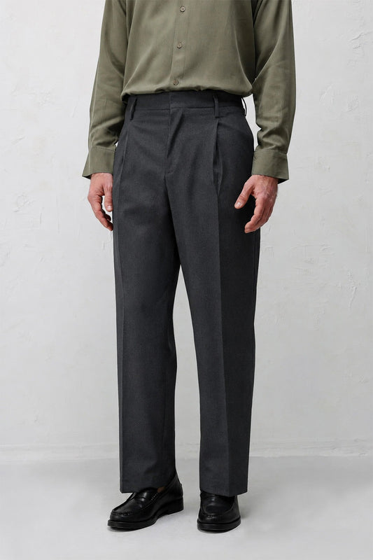 Relaxed-Fit Pleated Men's Pants