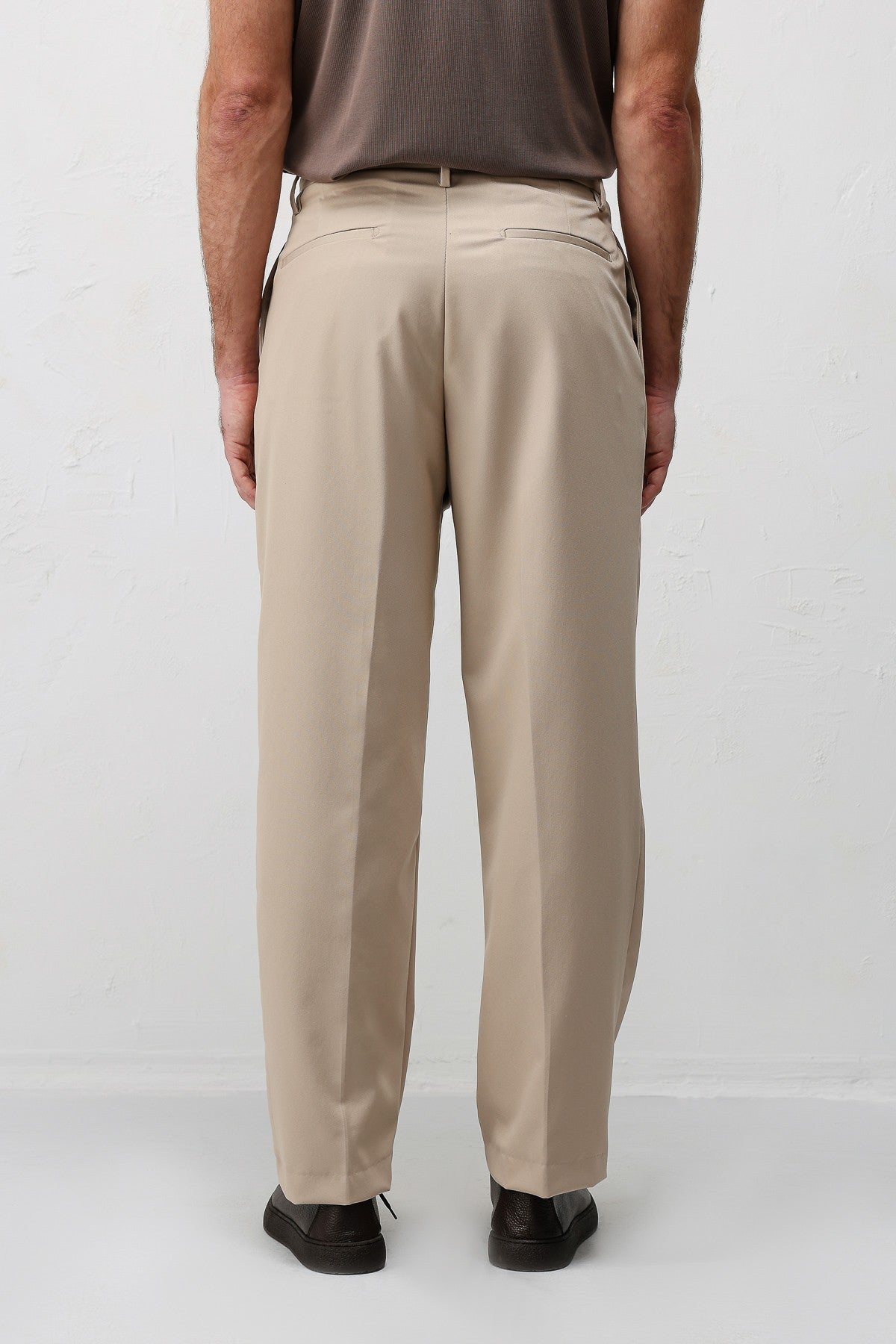 Antioch Relaxed-Fit Pleated Men's Pants