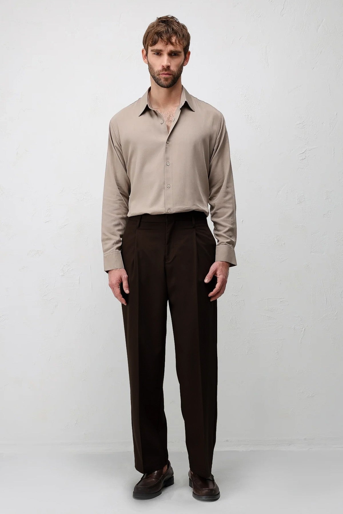 Relaxed-Fit Pleated Men's Pants
