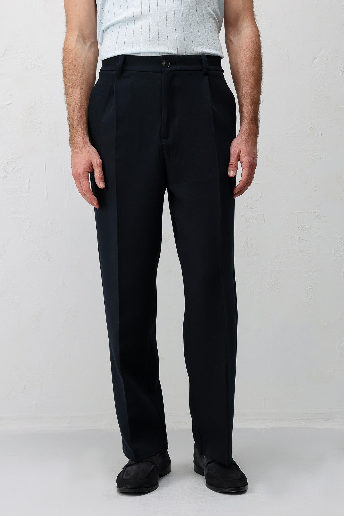 Pleated Relaxed-Fit Men's Pants