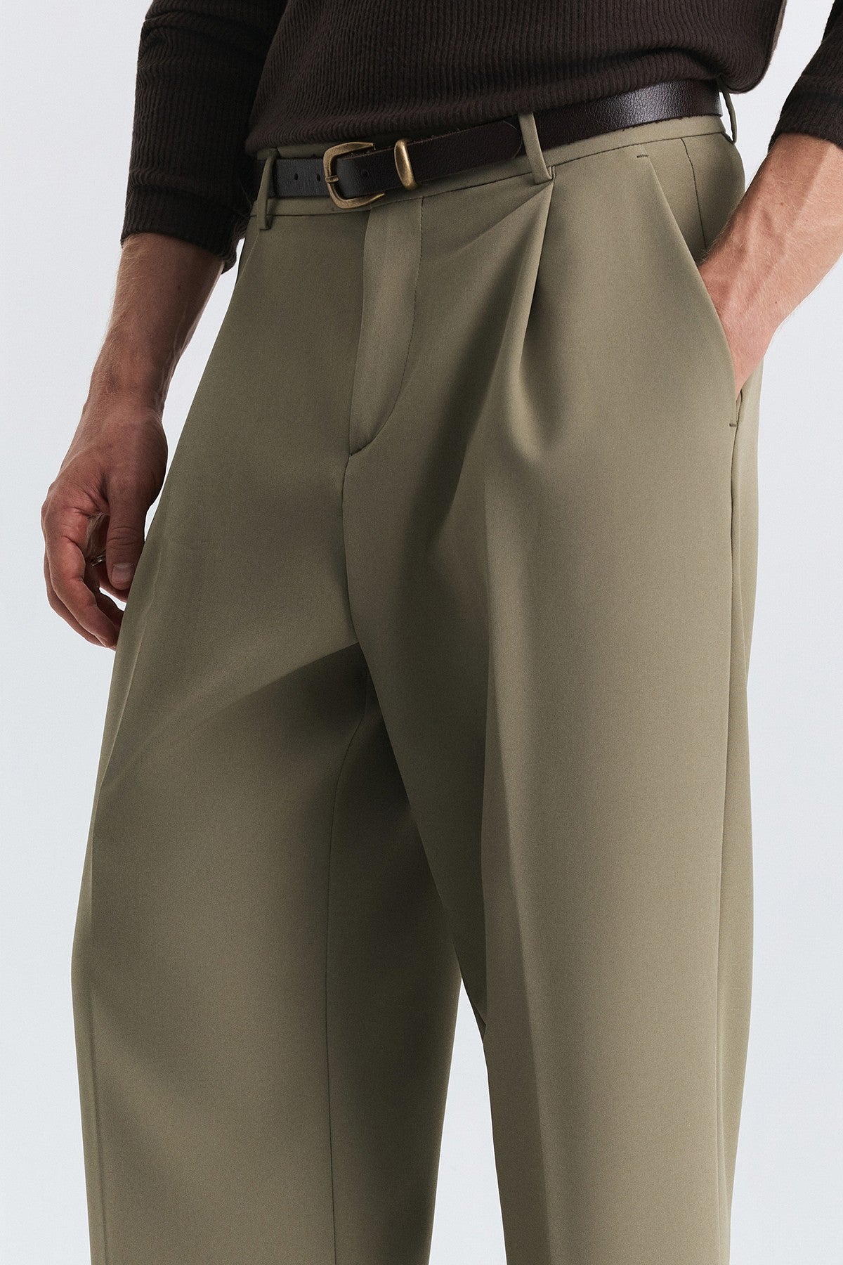 Relaxed Pleated Pants