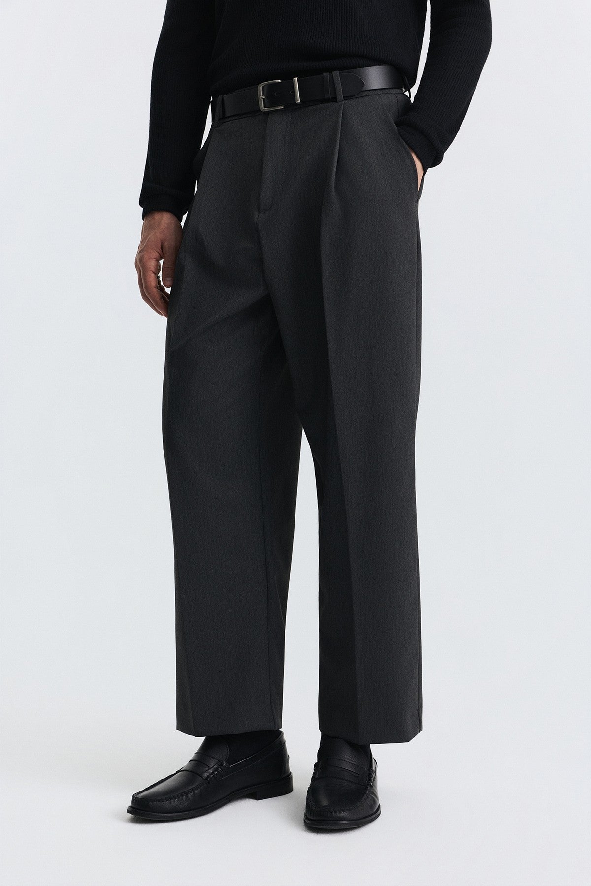 Relaxed Pleated Pants