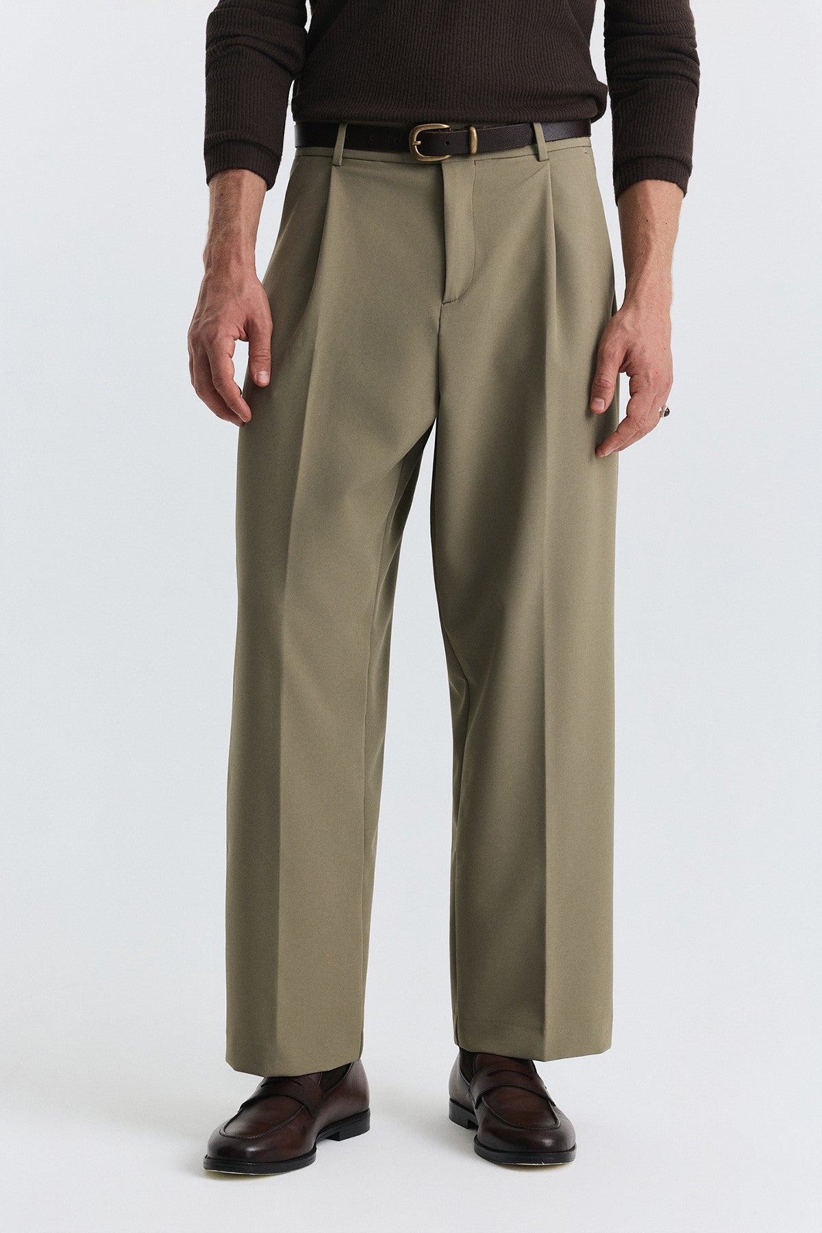 Relaxed Pleated Pants