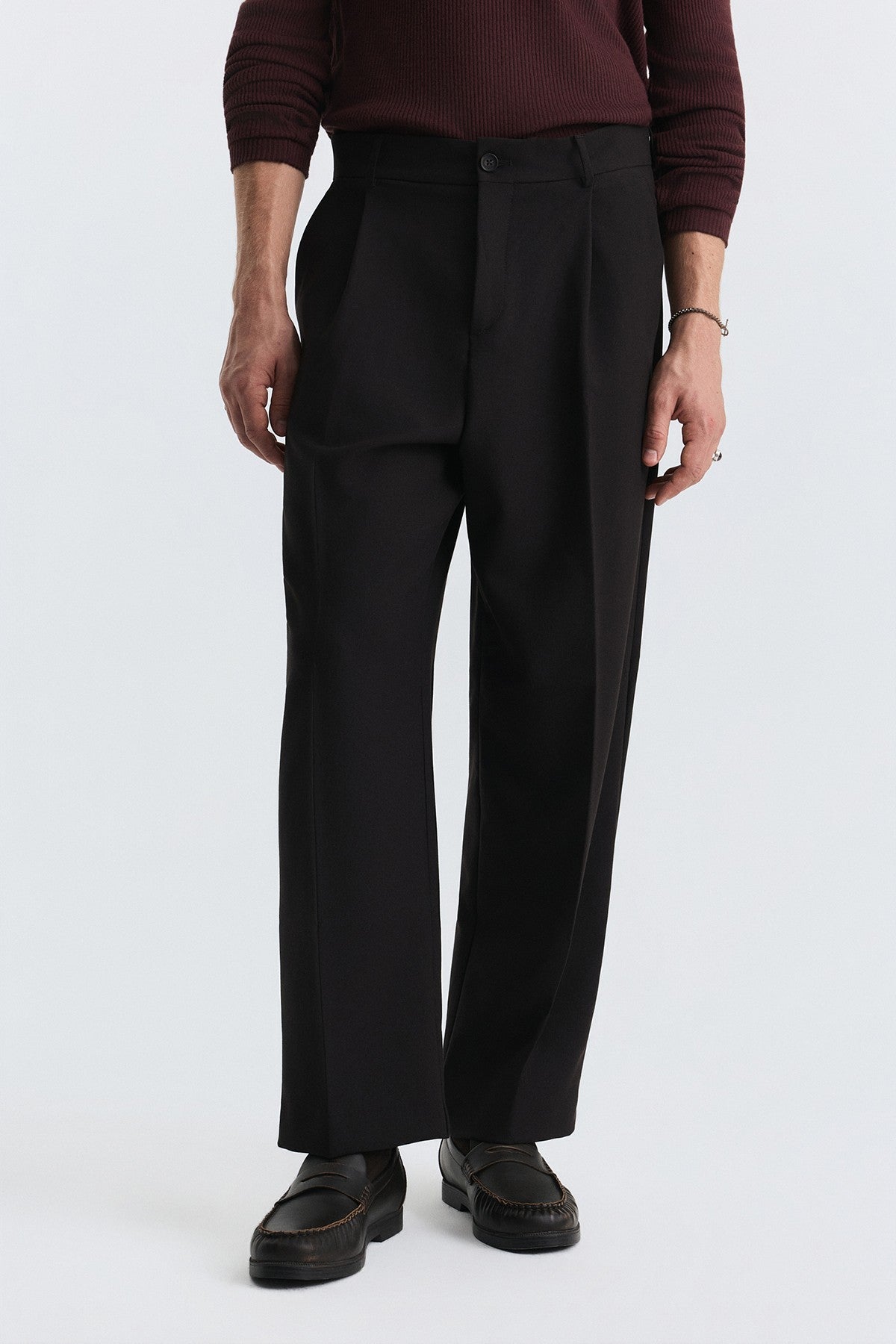 Relaxed Pleated Pants