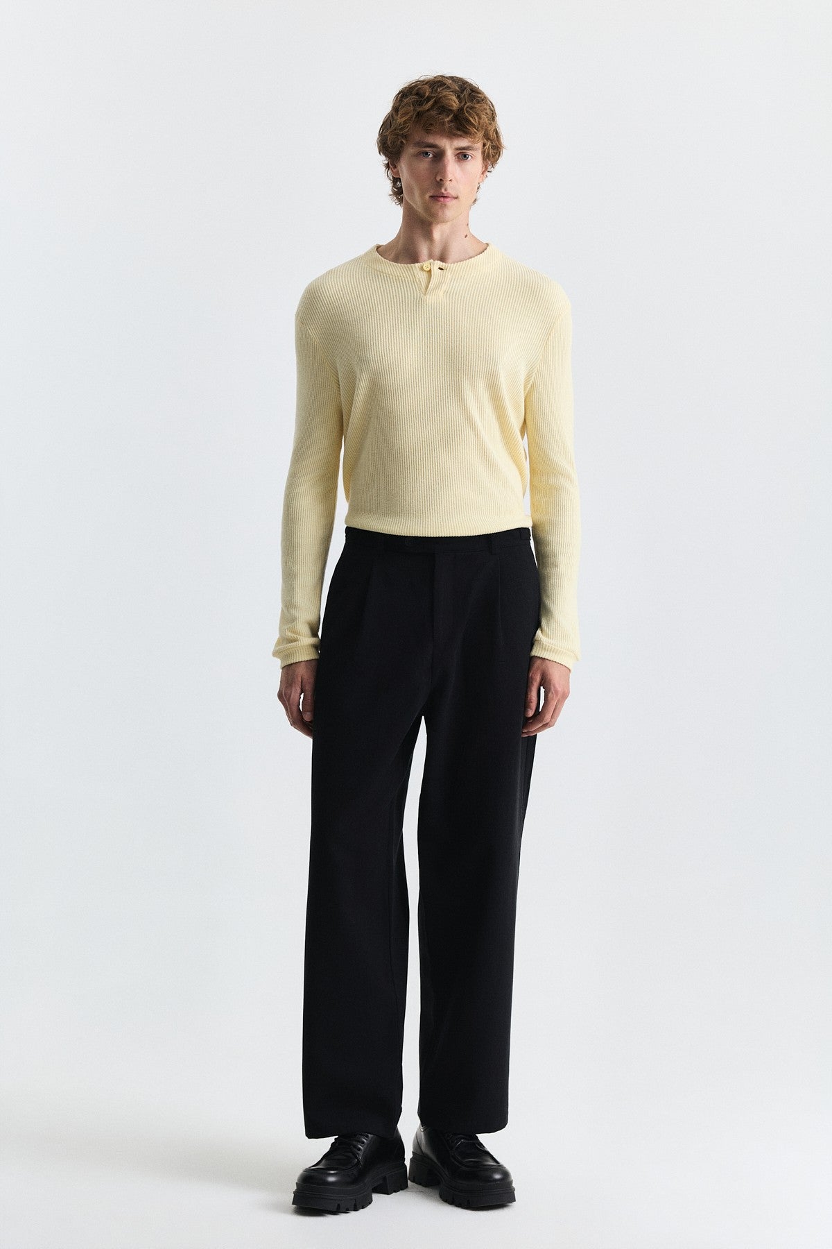 Relax Fit Pleated Pants