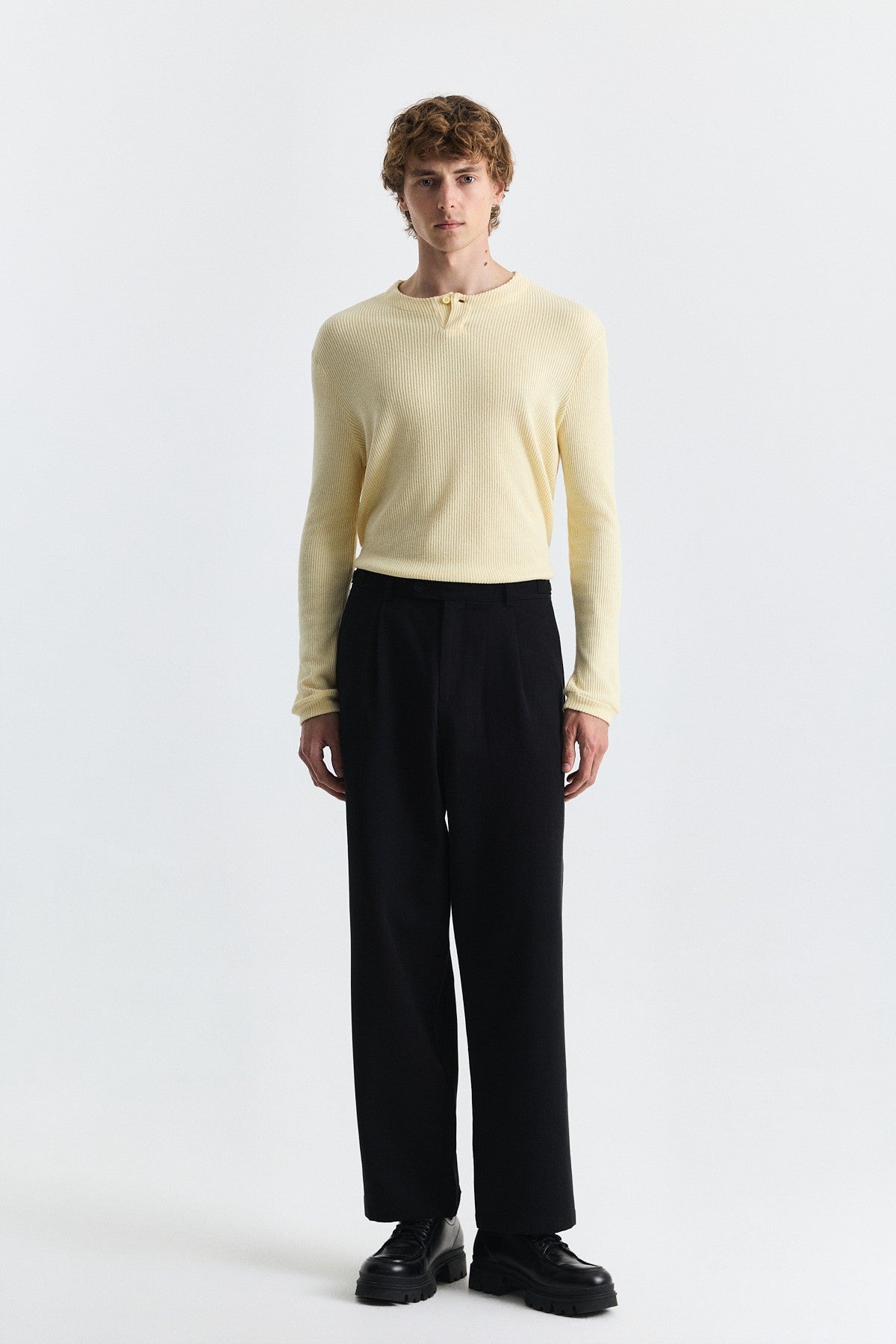 Relax Fit Pleated Pants