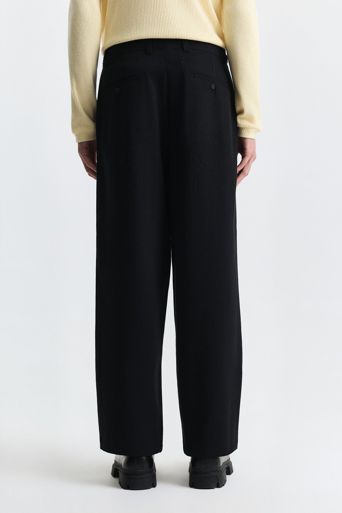 Relax Fit Pleated Pants