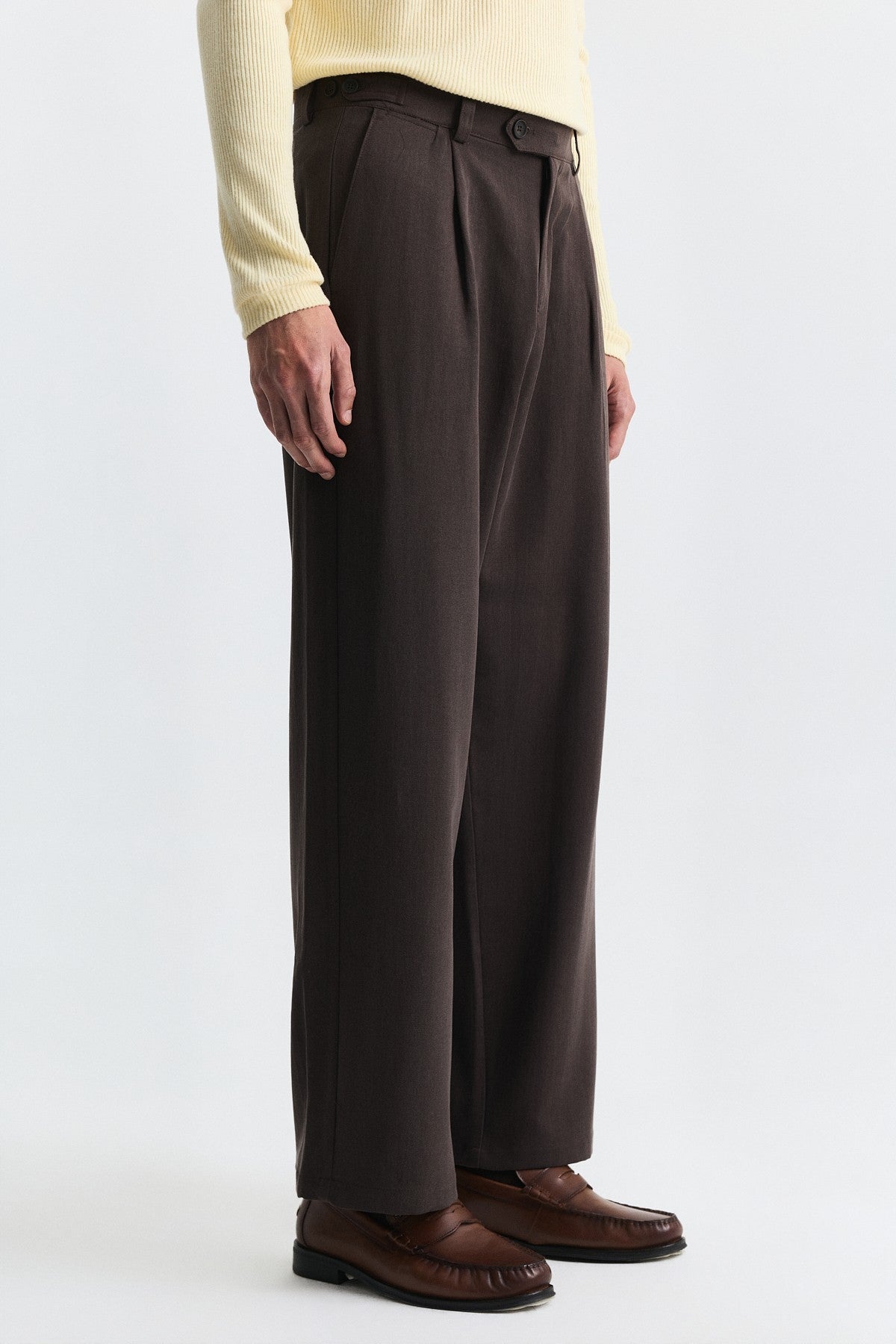 Relax Fit Pleated Pants