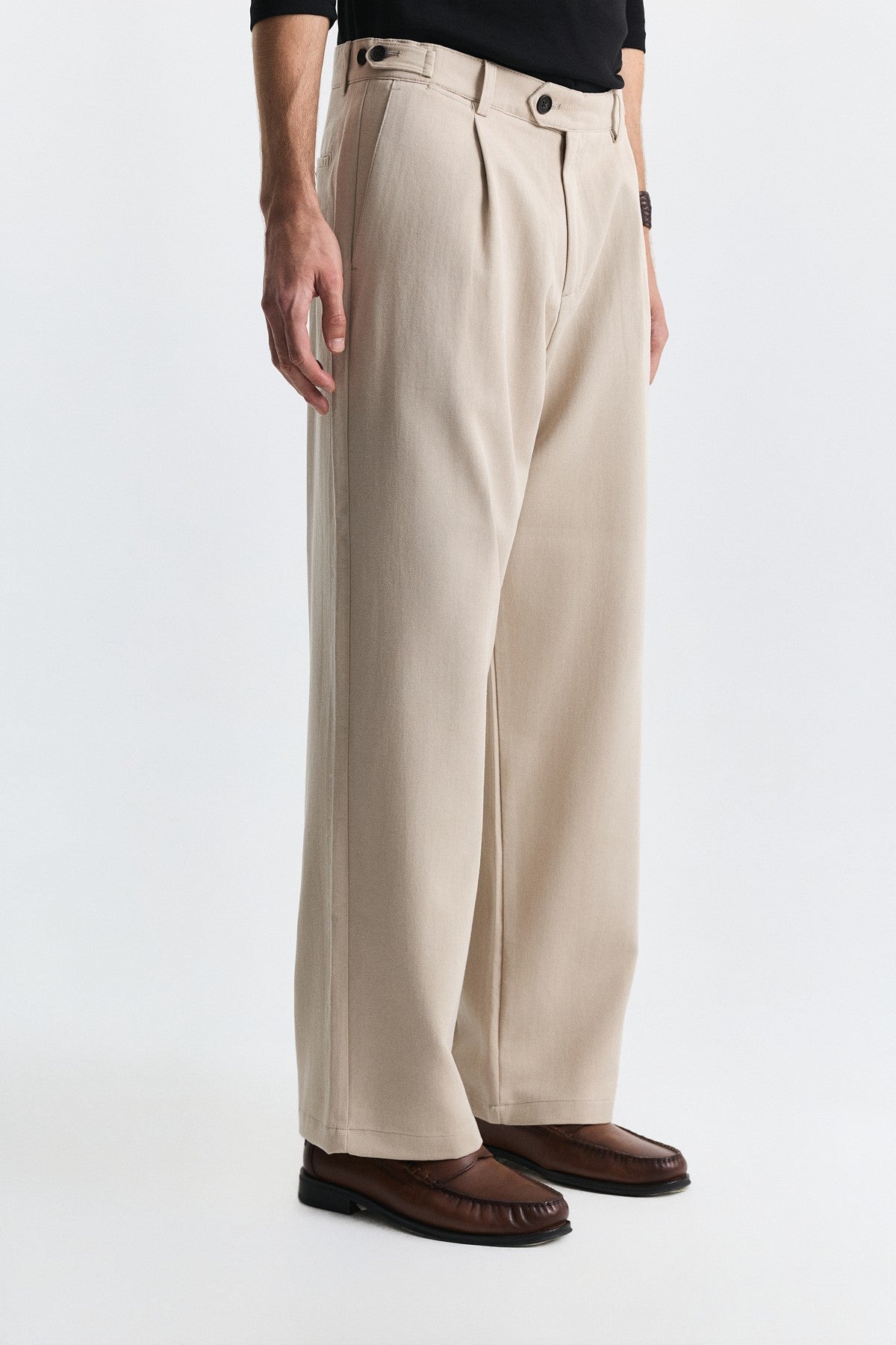 Relax Fit Pleated Pants