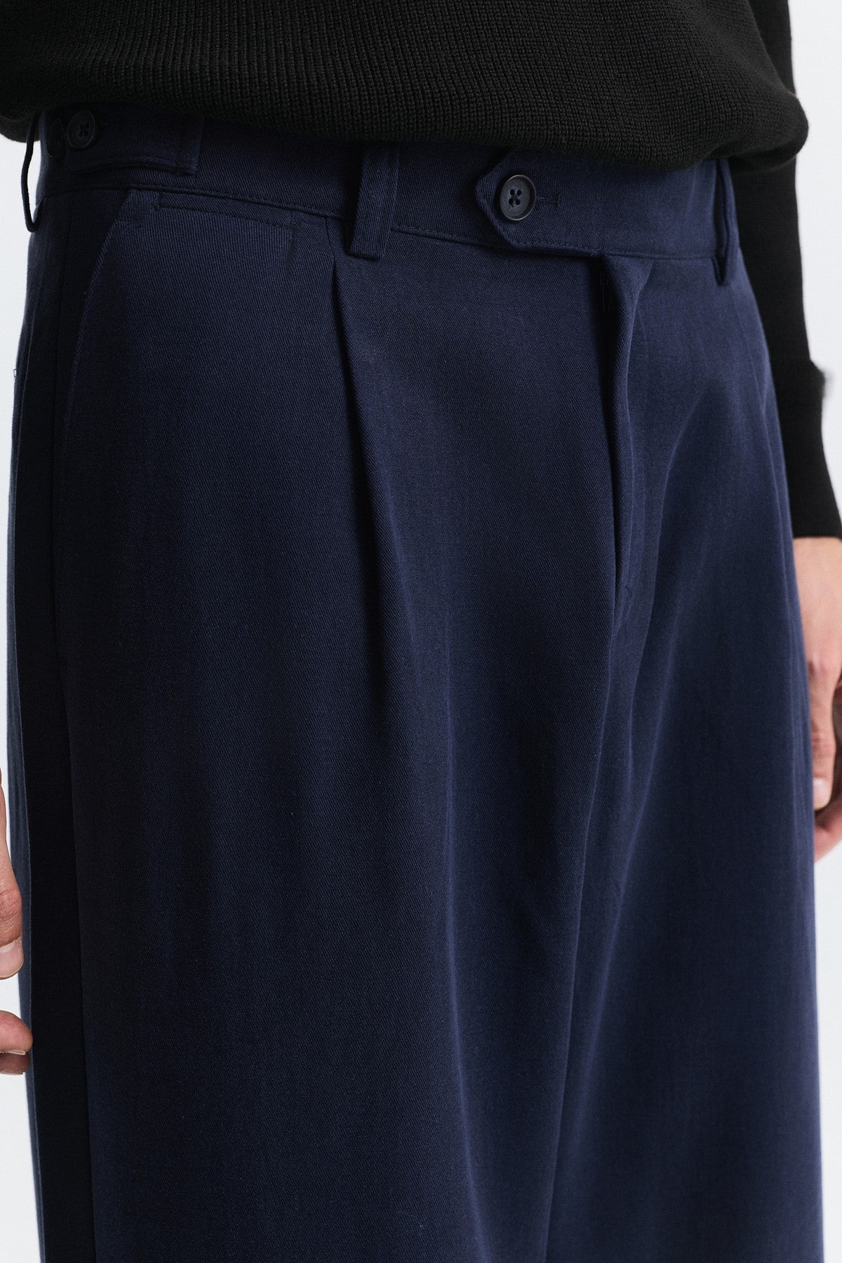 Relax Fit Pleated Pants
