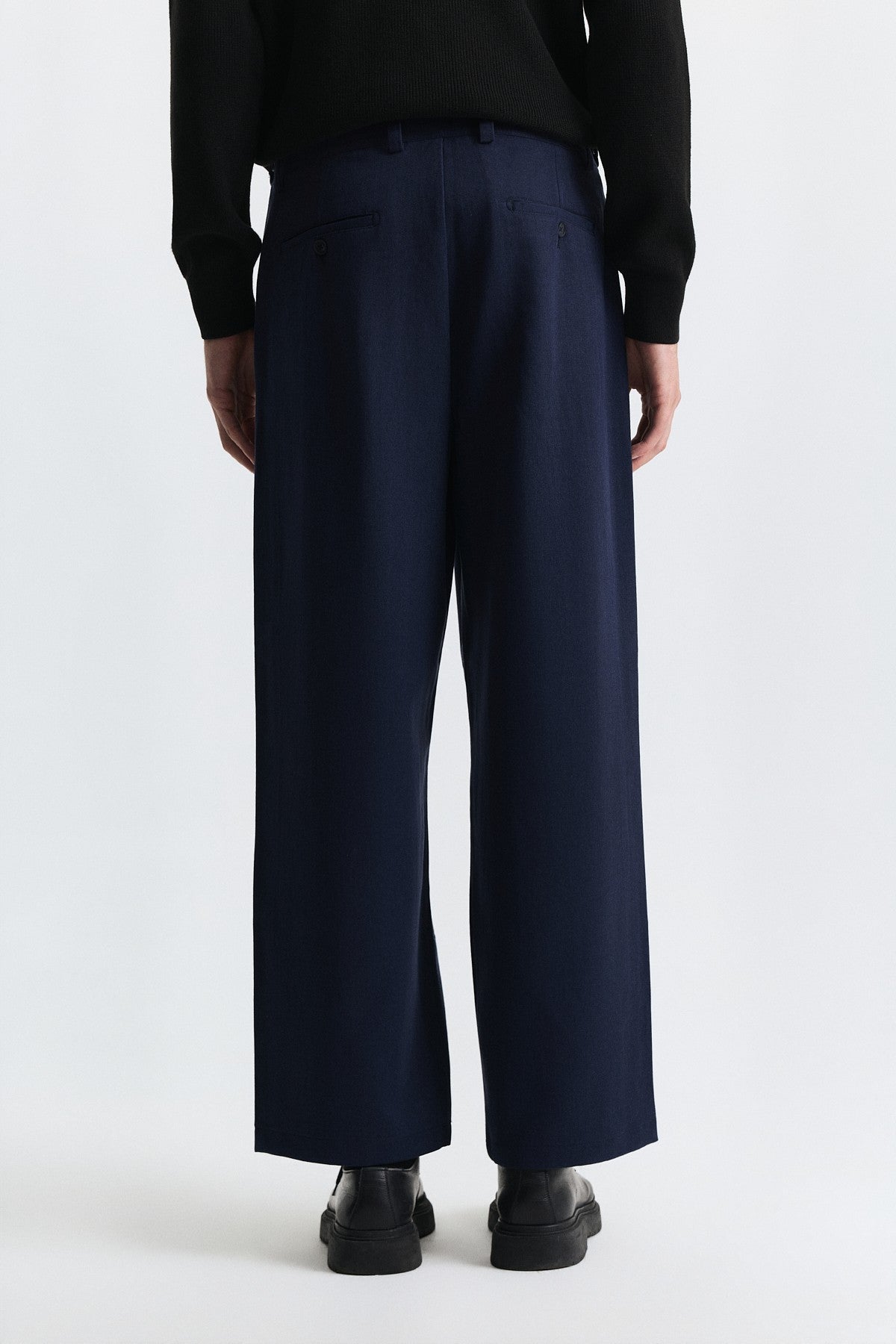 Relax Fit Pleated Pants