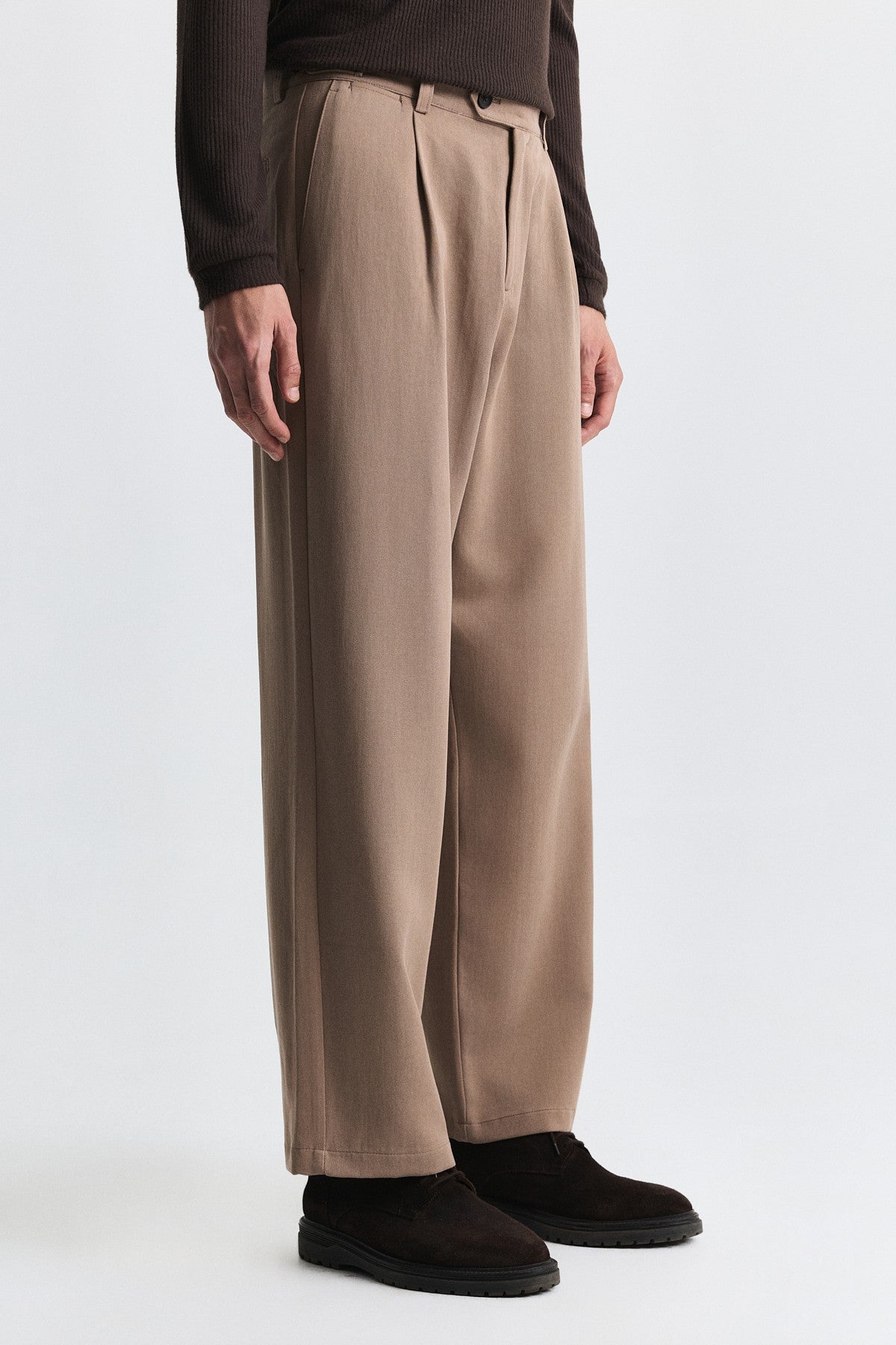 Relax Fit Pleated Pants