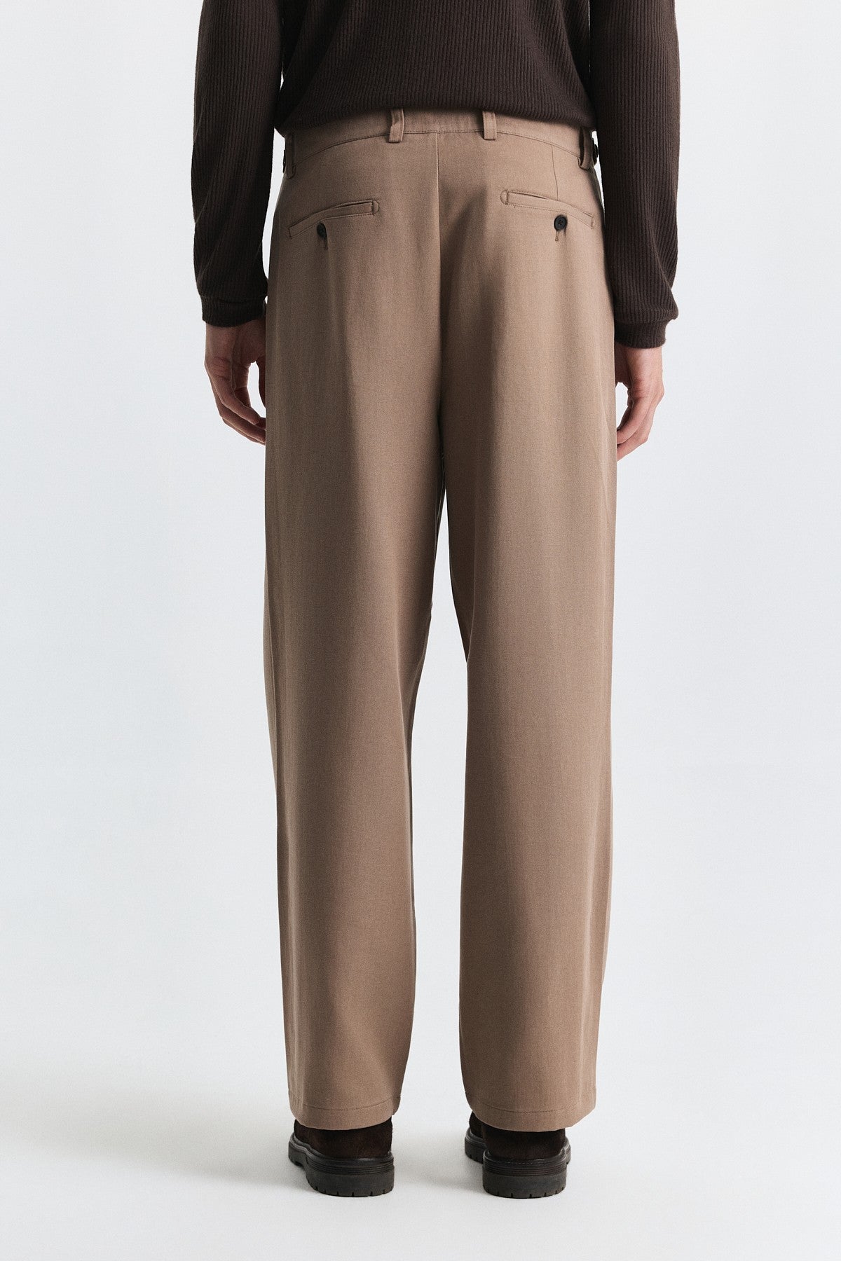 Relax Fit Pleated Pants
