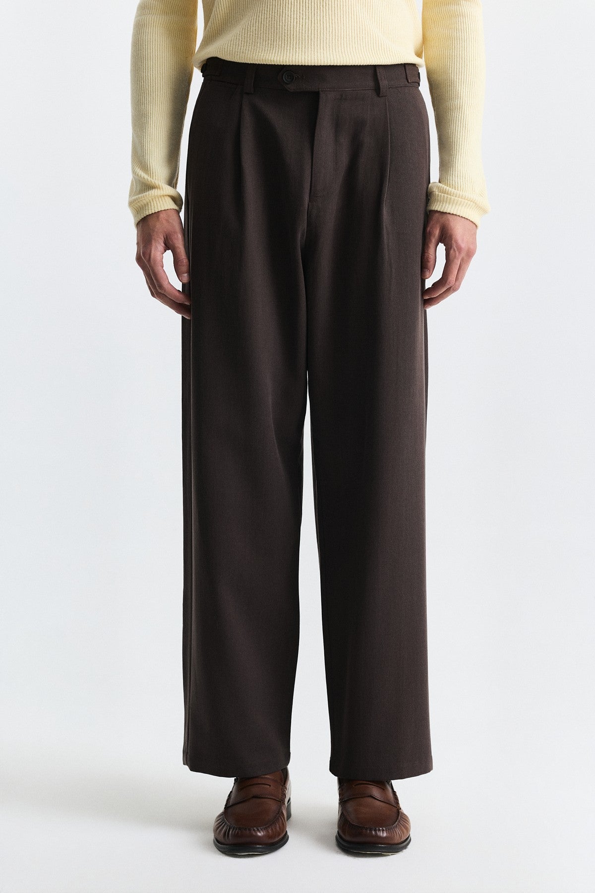 Relax Fit Pleated Pants