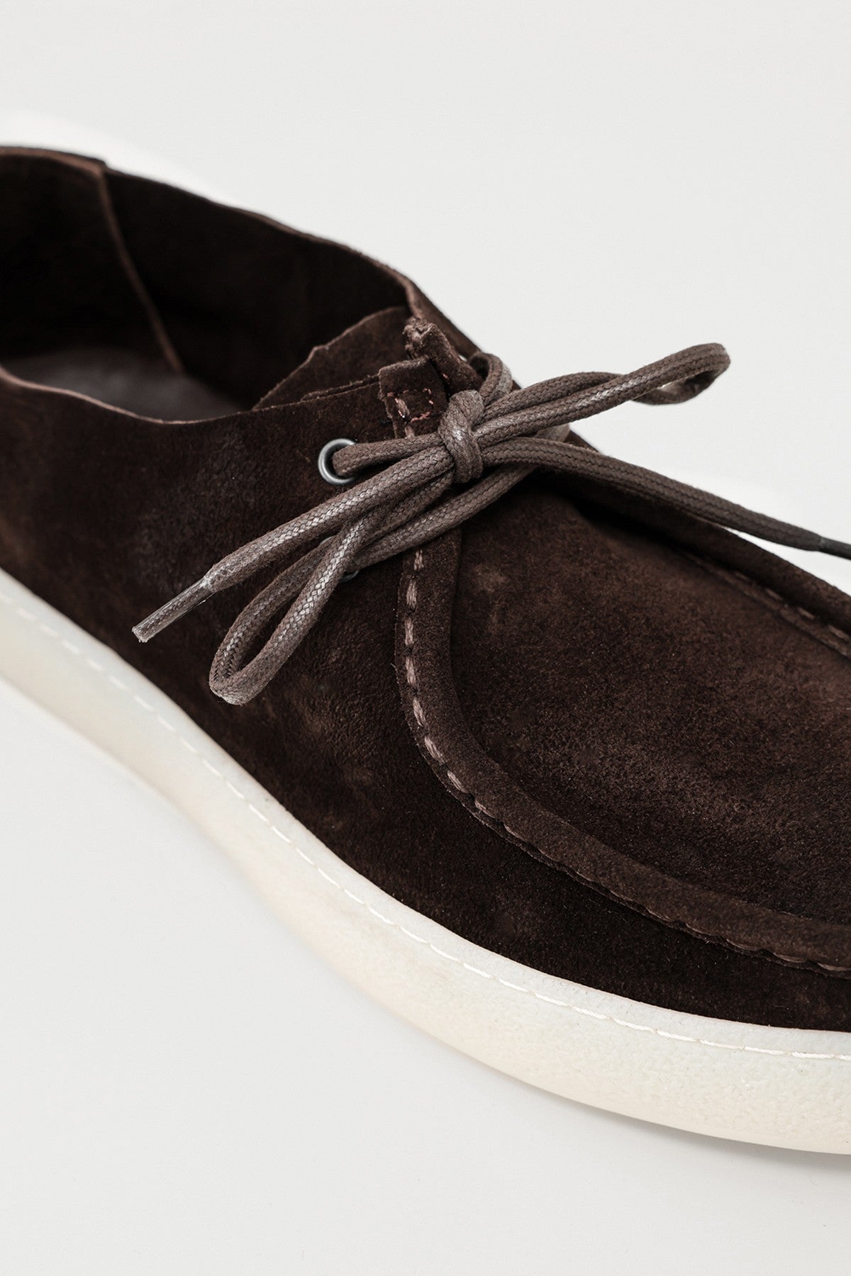 Soft-Stitched Leather Shoes with a Pointed Toe
