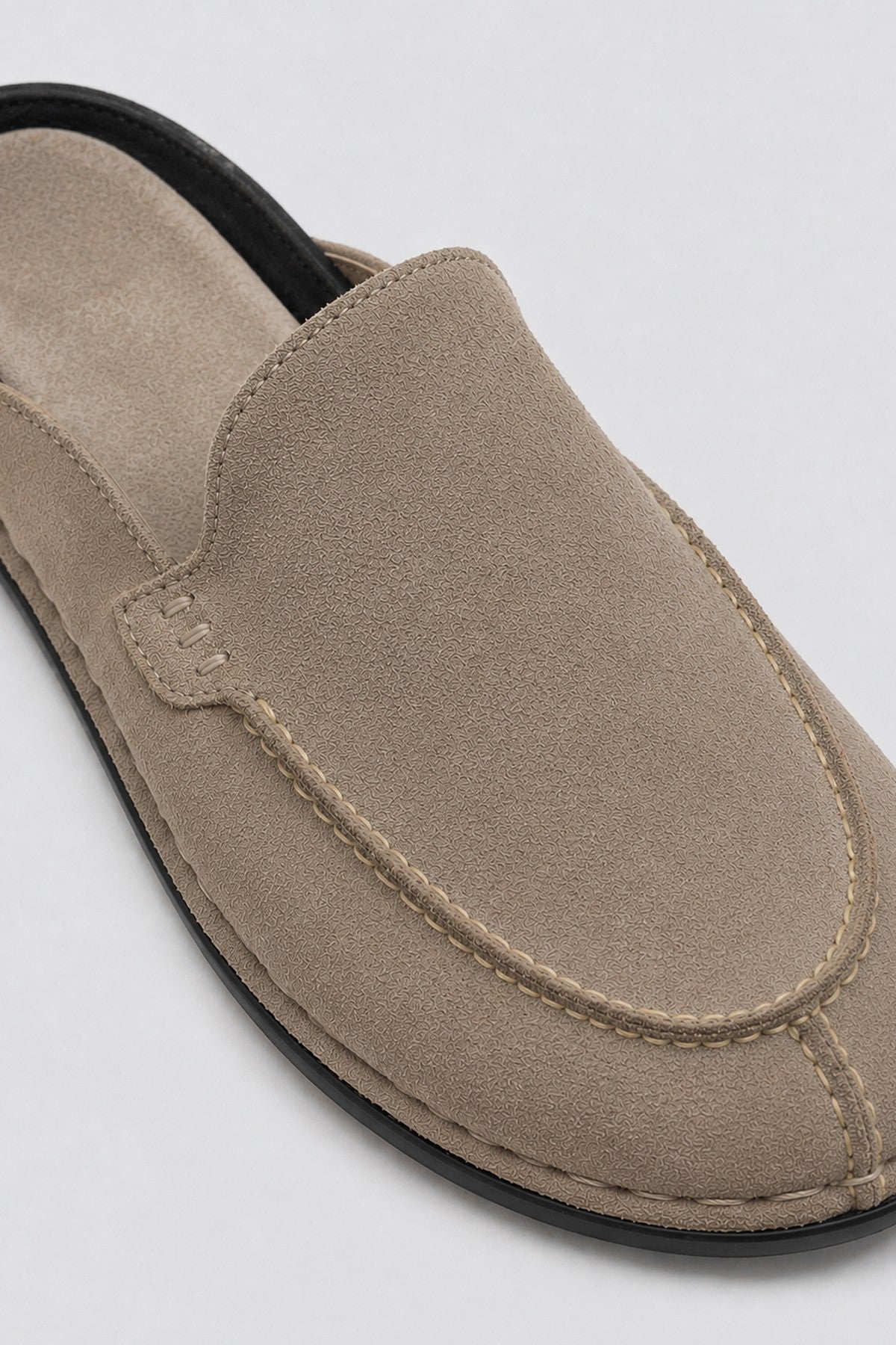 Soft-Stitched Toe Sabot