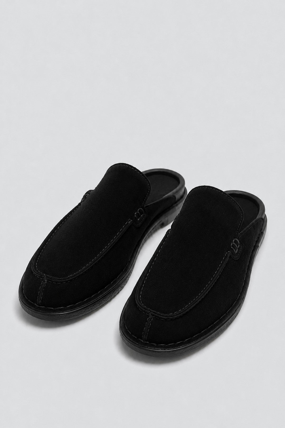Soft-Stitched Toe Sabot