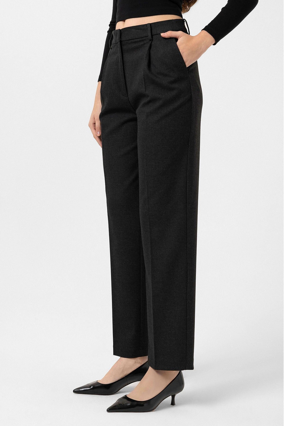 Antioch Women's High-Waisted Pleated Pants