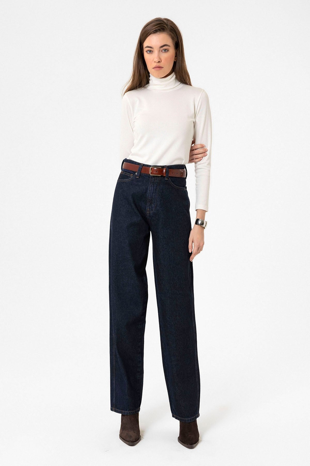 Antioch Women's High-Waisted Jeans