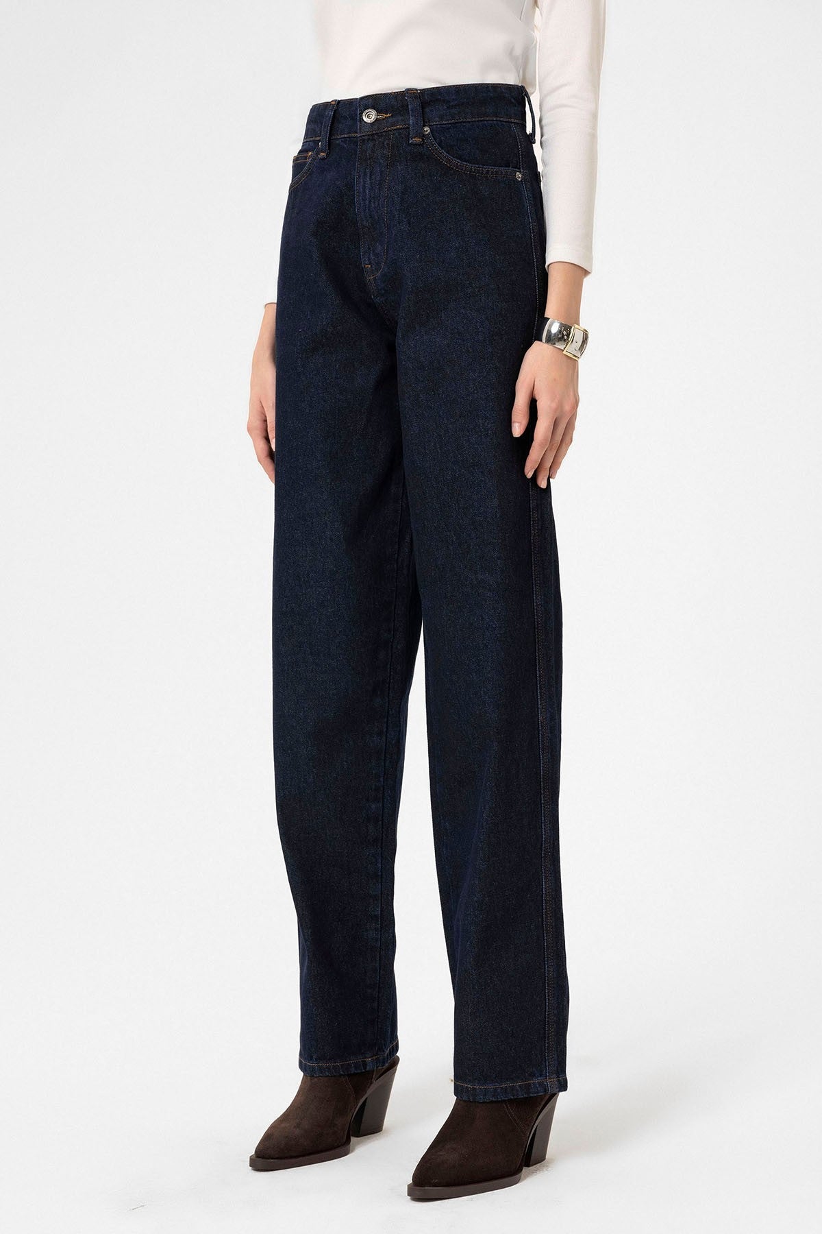Antioch Women's High-Waisted Jeans