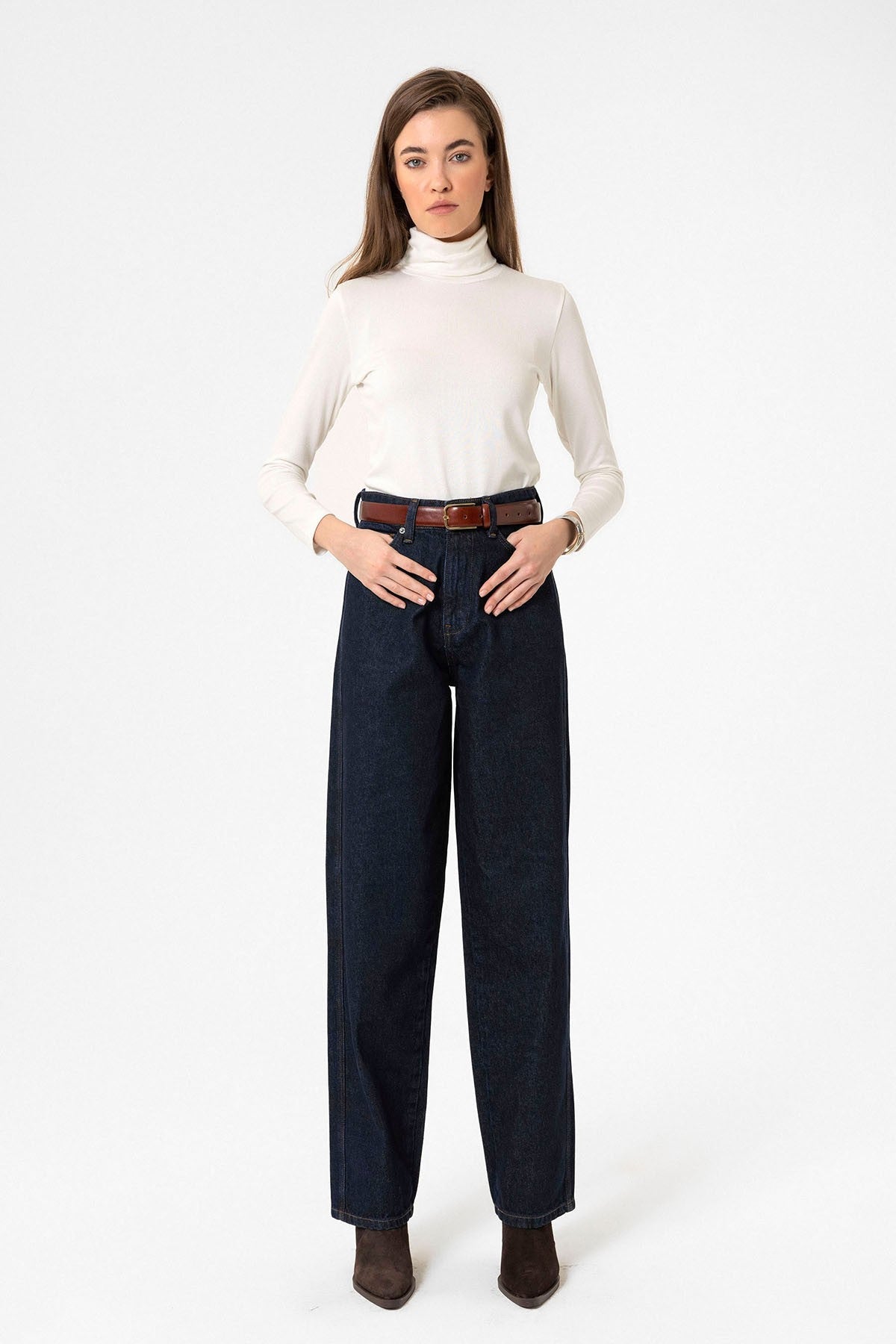 Antioch Women's High-Waisted Jeans