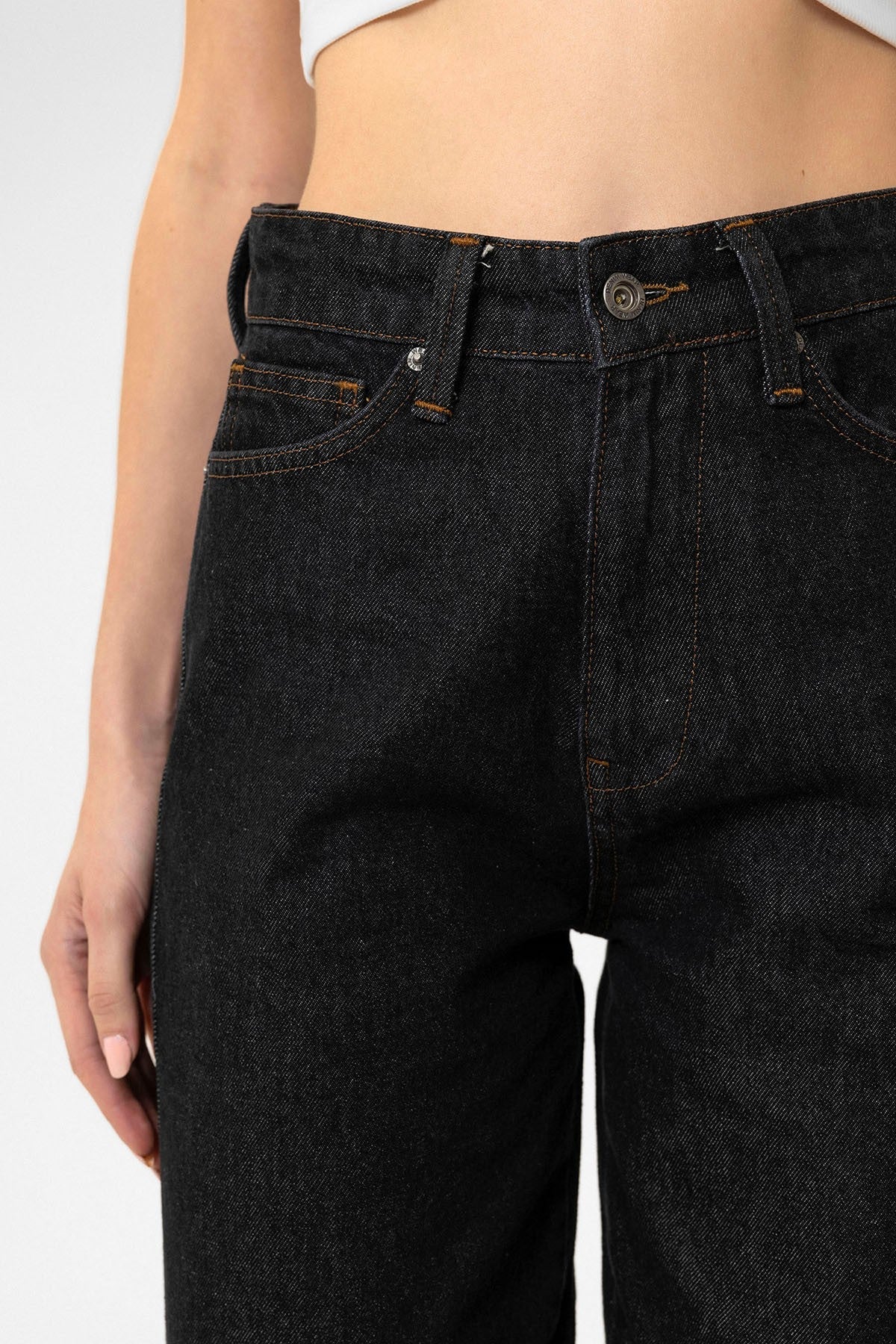 Antioch Women's High-Waisted Jeans