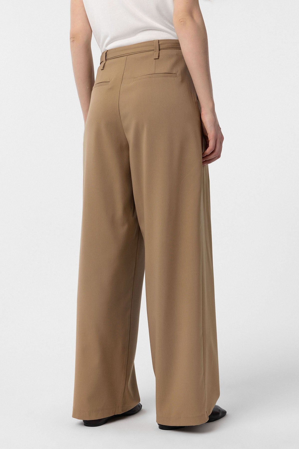 Antioch Women's Arched-Waist Pleated Pants