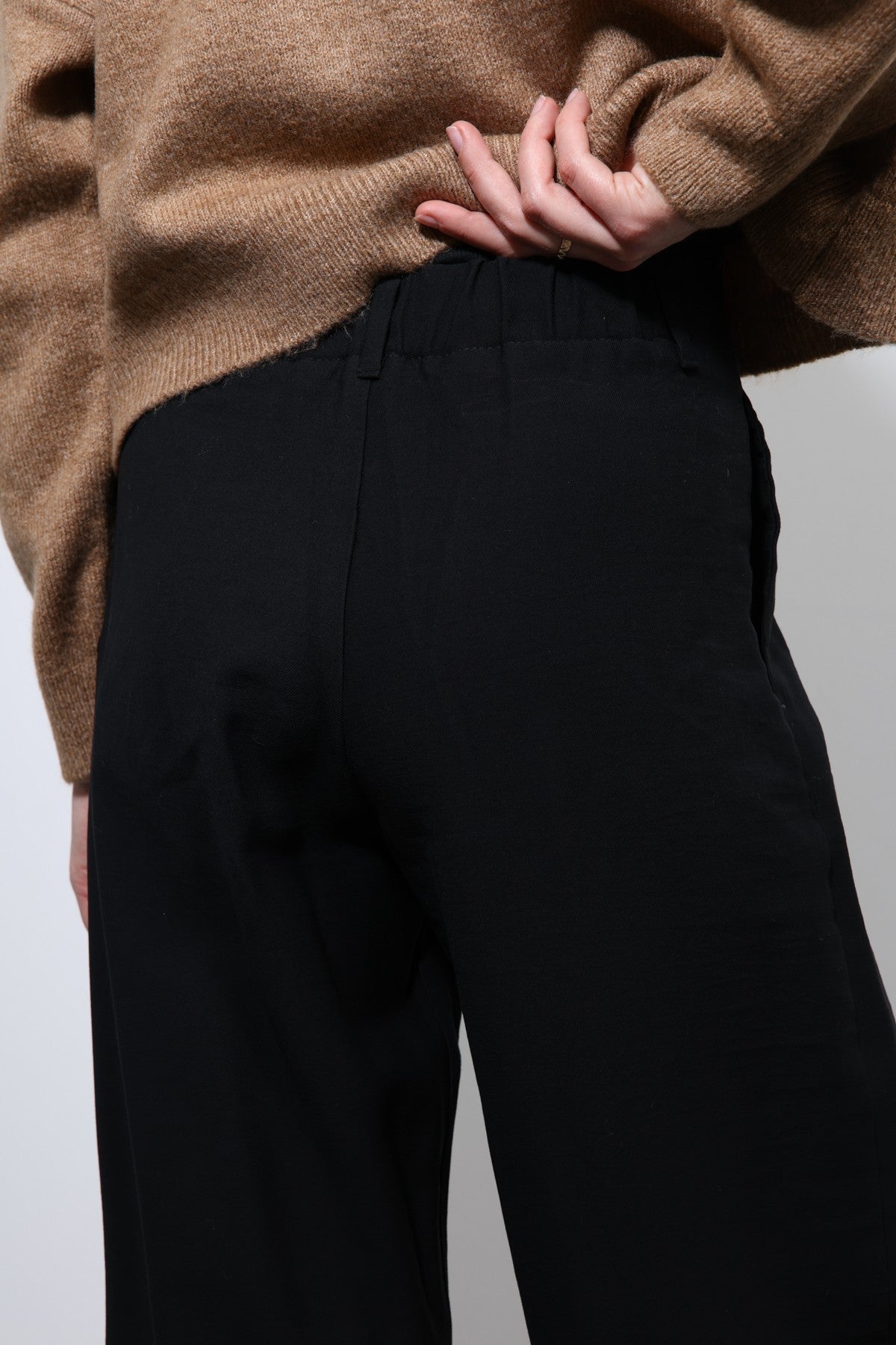 Women's Pleated Pants with Elastic Waistband