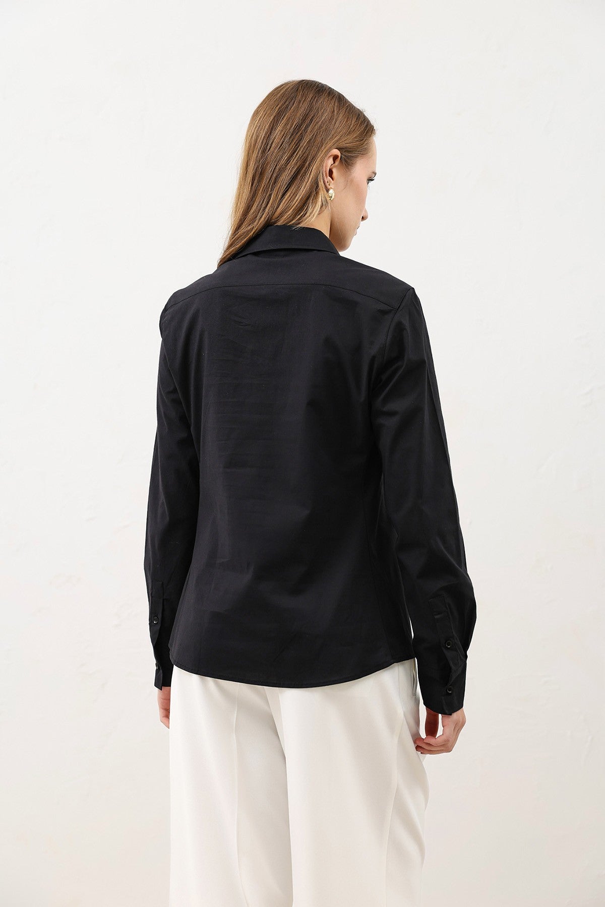 Antioch Basic Slim Fit Women's Shirt