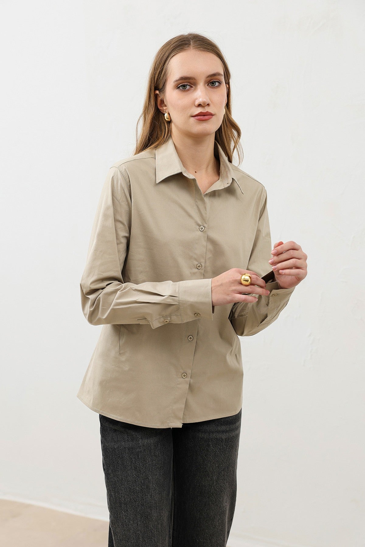 Antioch Basic Slim Fit Women's Shirt