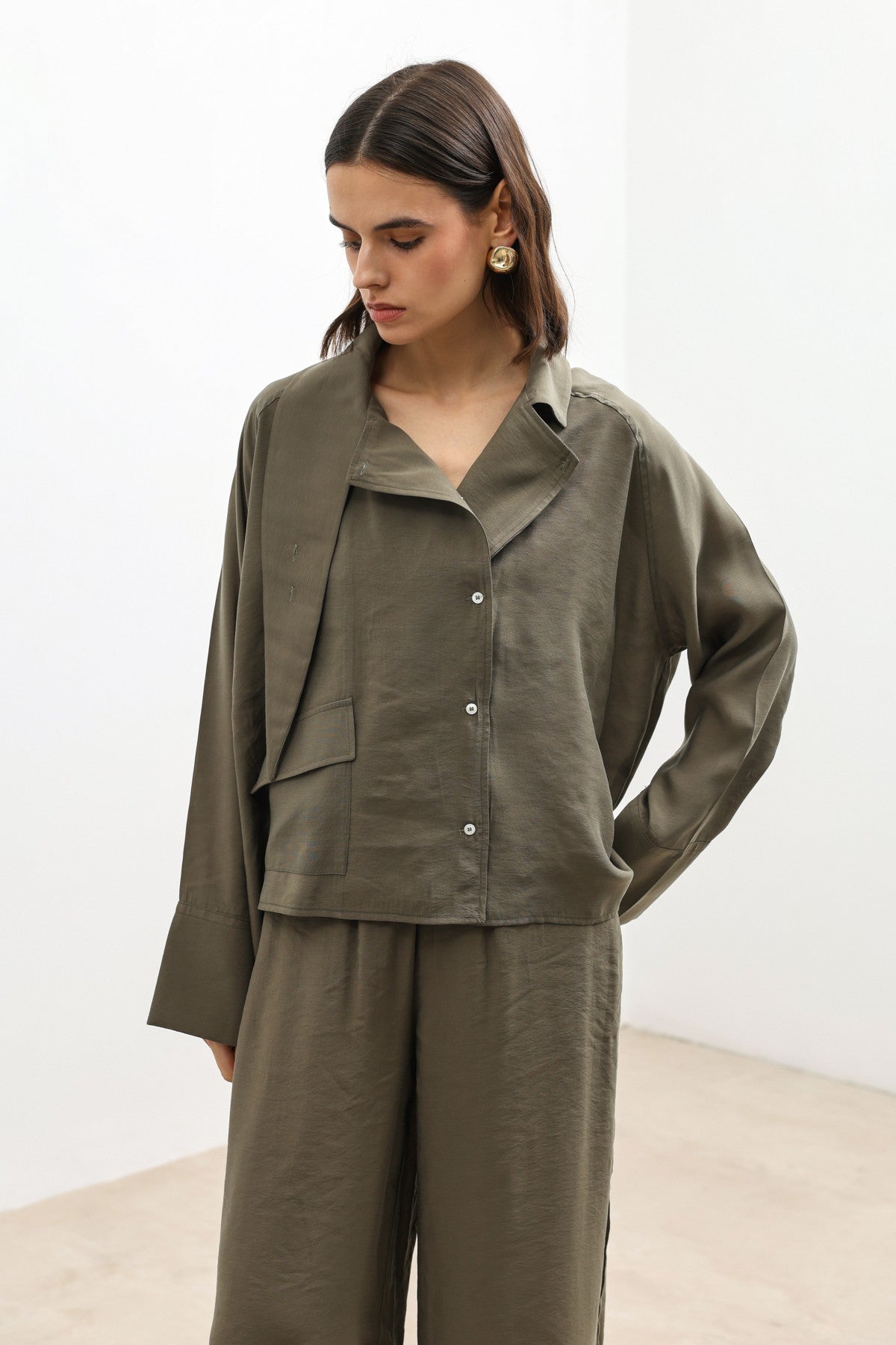 Women's Shirt with a Special Stand-Up Collar