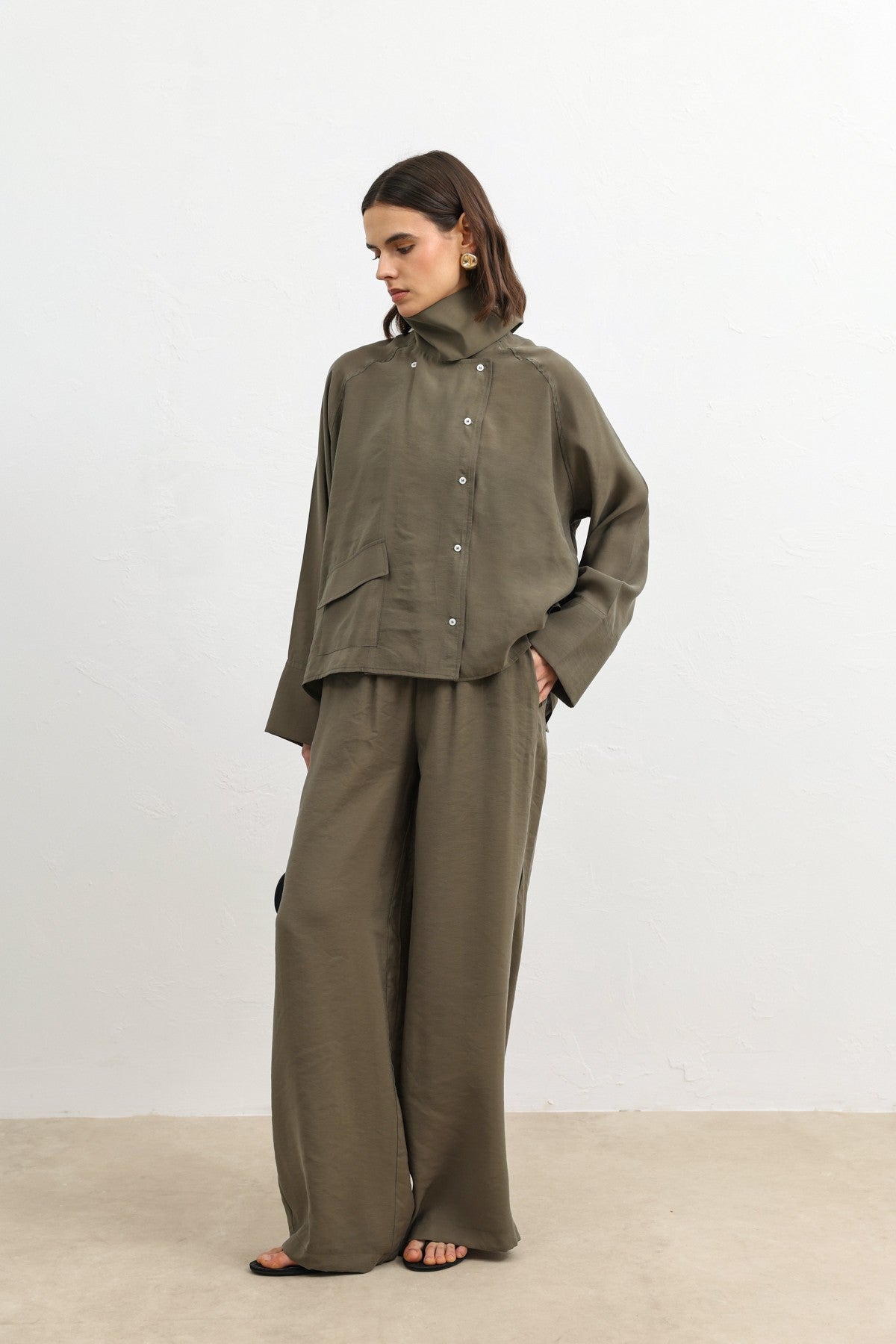 Women's Shirt with a Special Stand-Up Collar