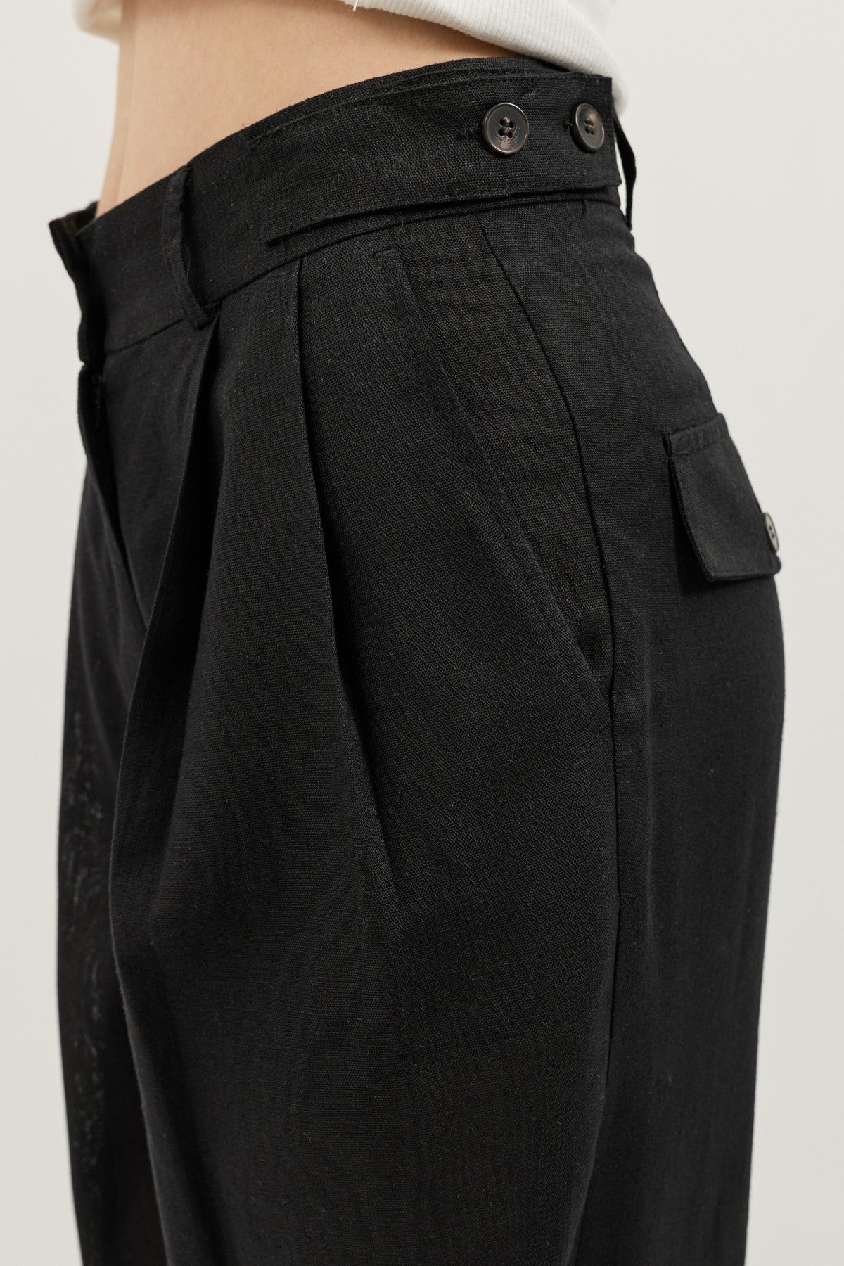 Women's Pleated Pants with Linen Blend