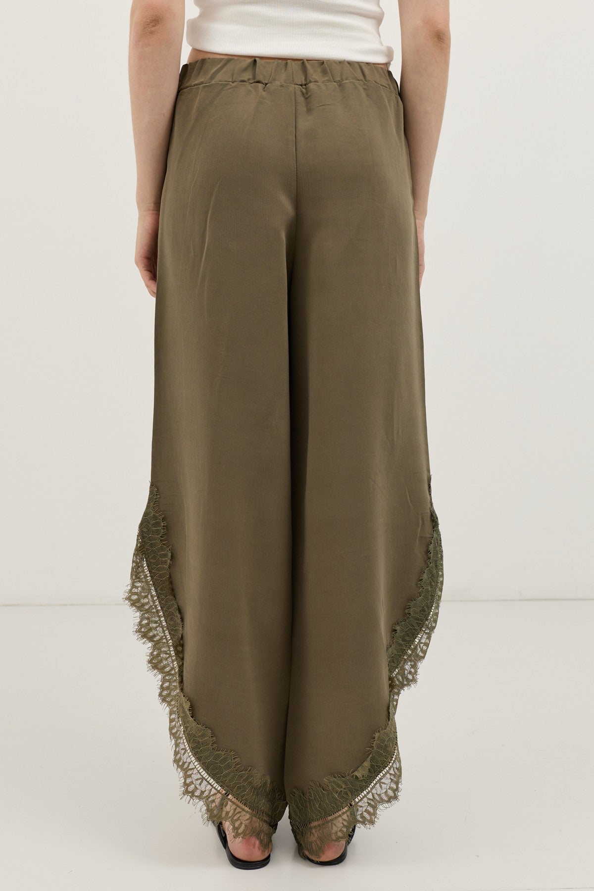 Women's Pants with Lace-Trimmed Cuffs