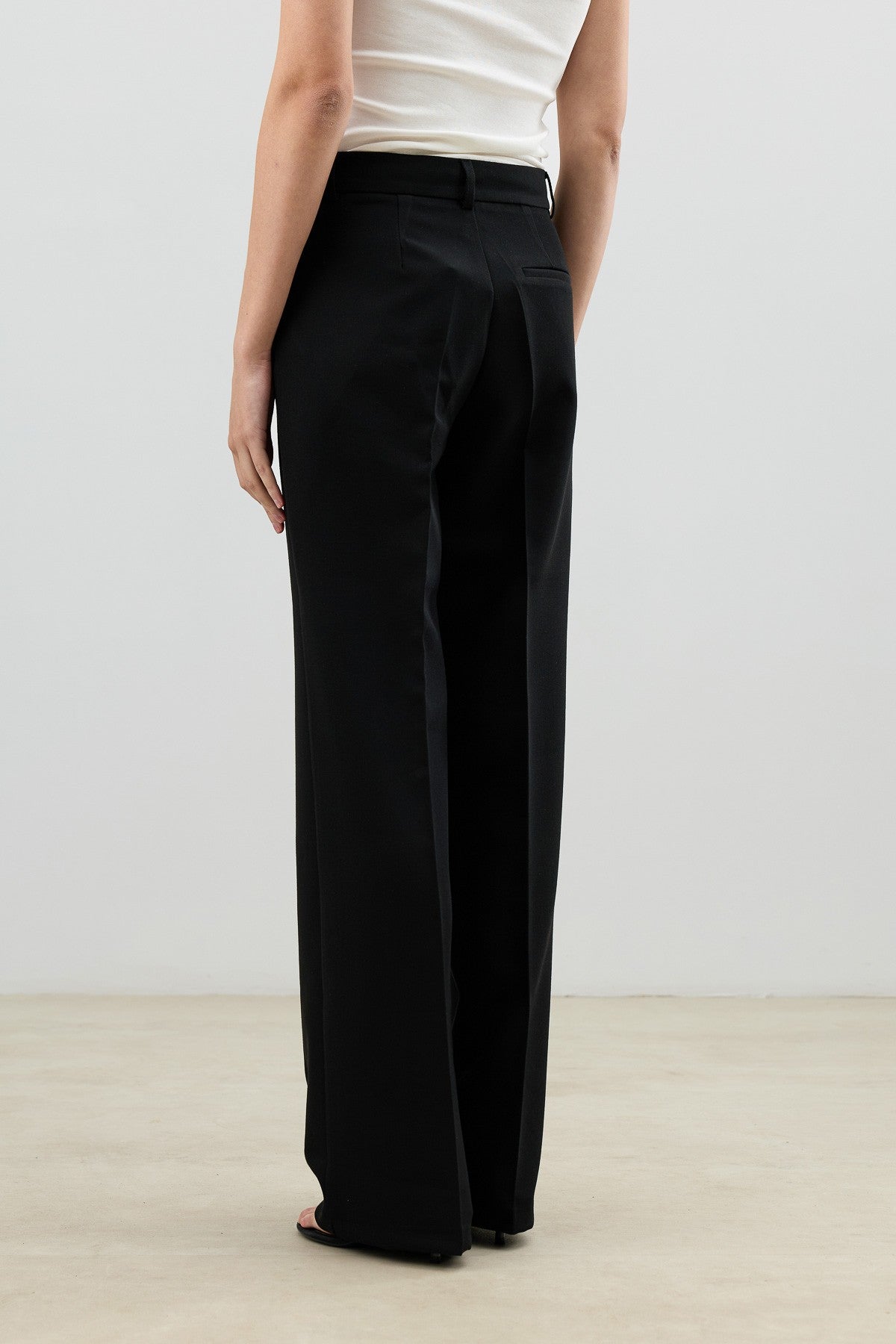 Antioch Relax Fit Pleated Women's Pants