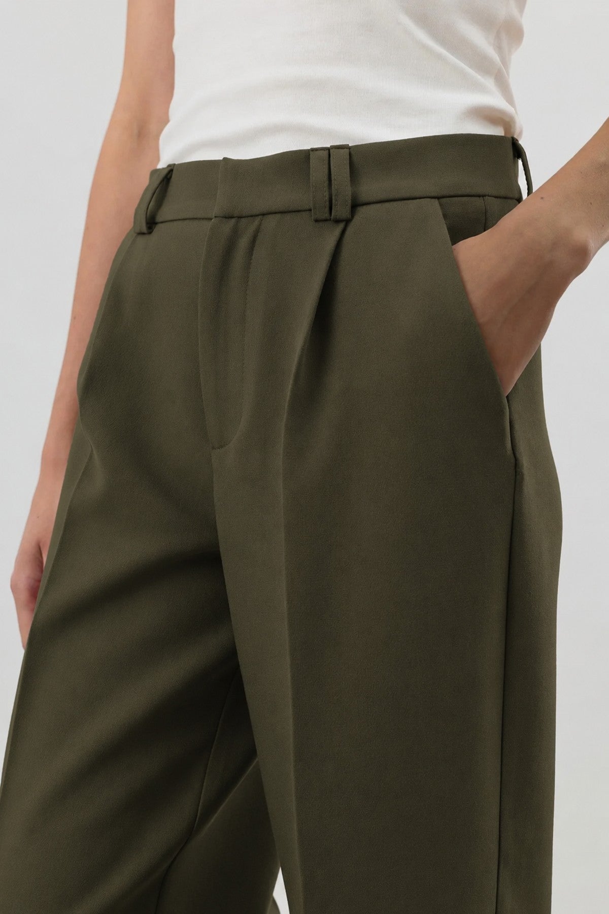 Relax Fit Pleated Women's Pants