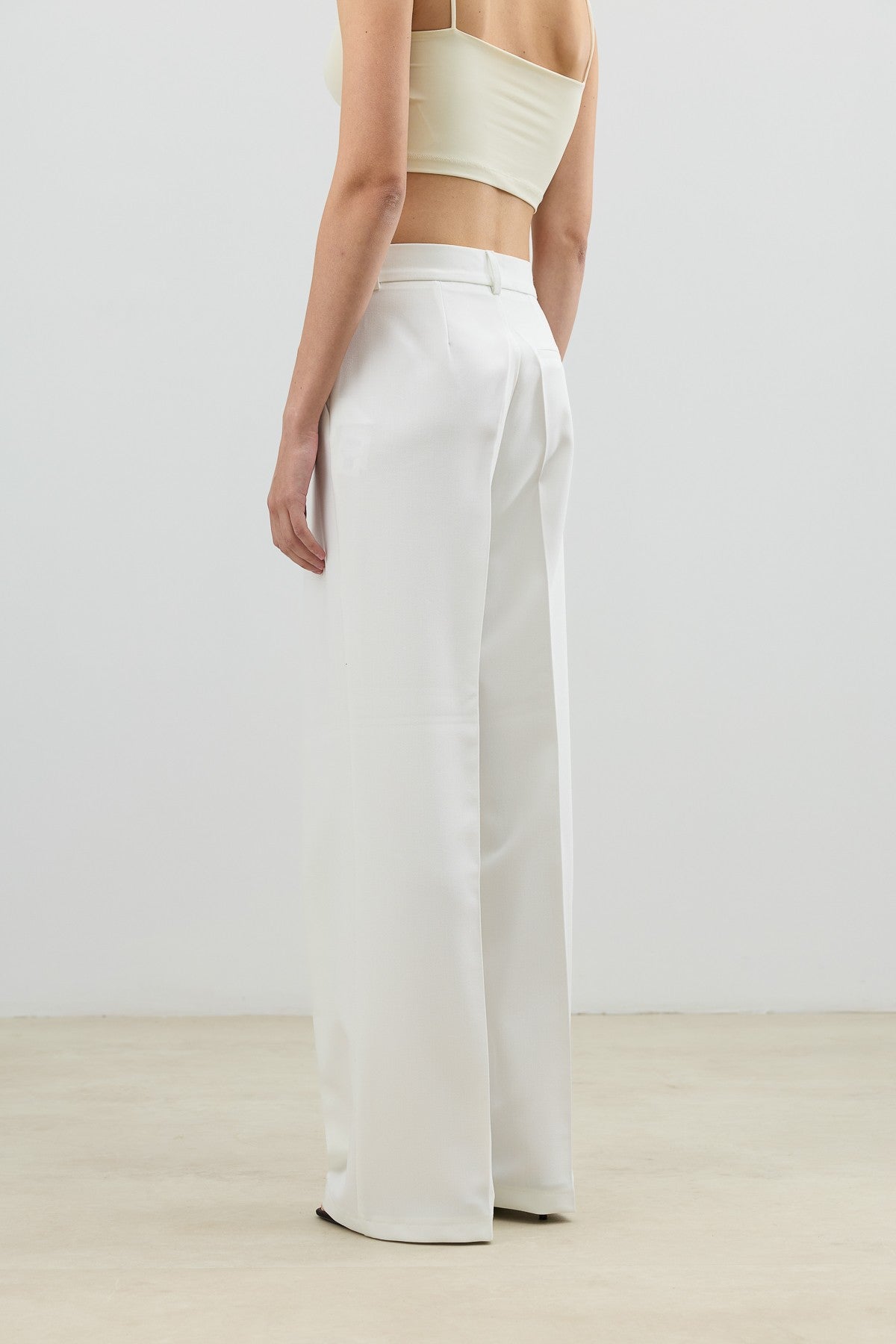 Antioch Relax Fit Pleated Women's Pants