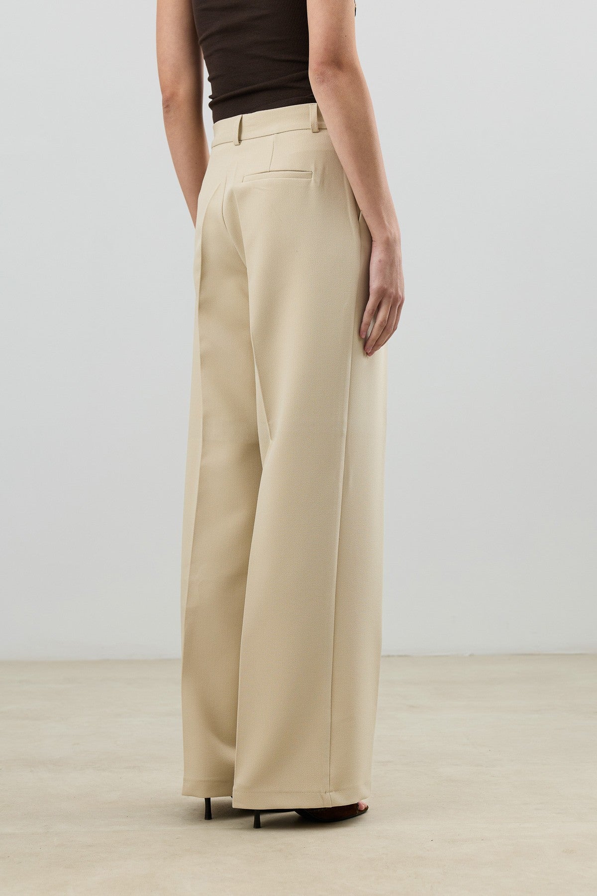 Antioch Relax Fit Pleated Women's Pants