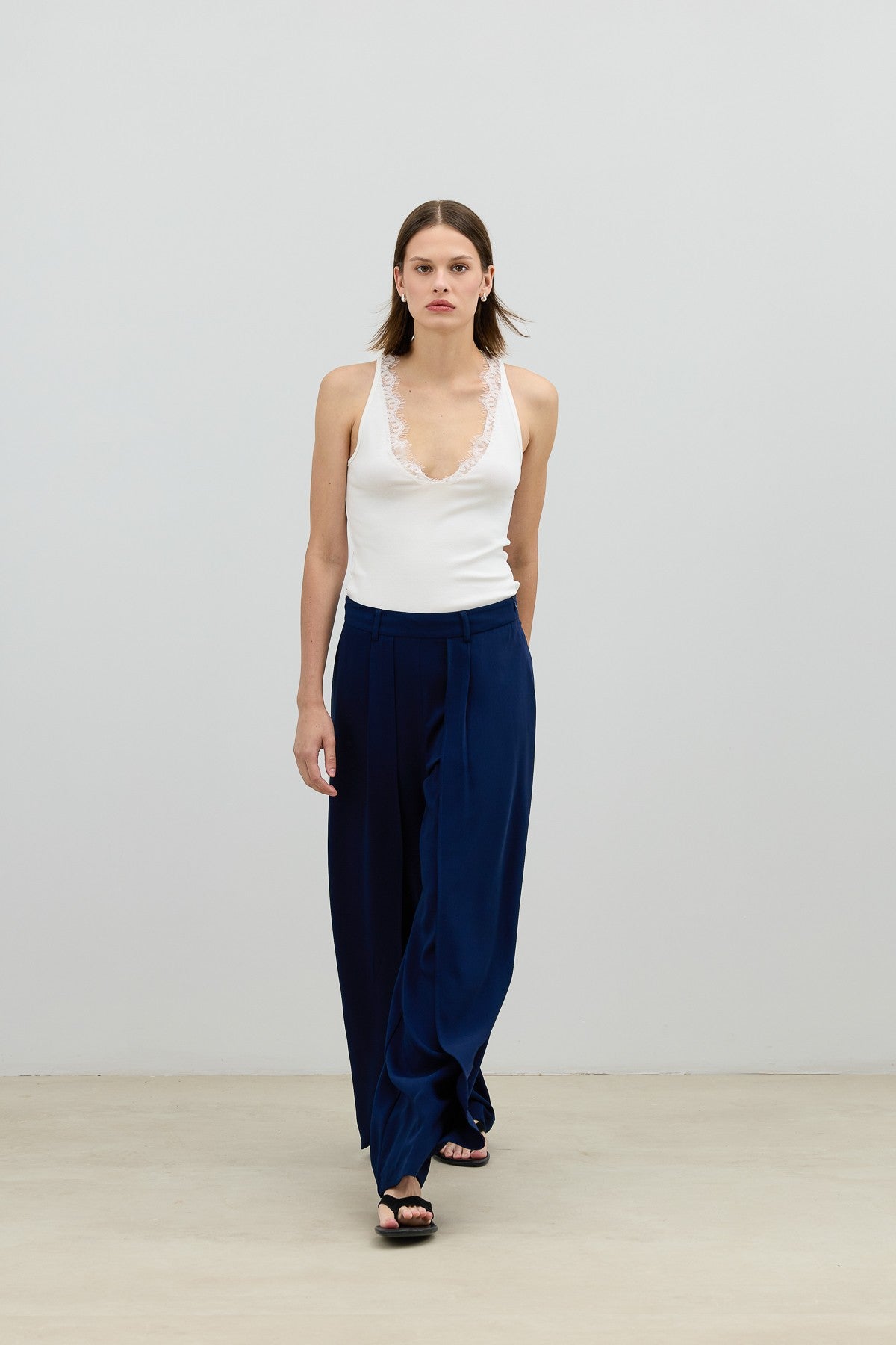 Antioch Women's Pants with Double Pleats and Side Zipper