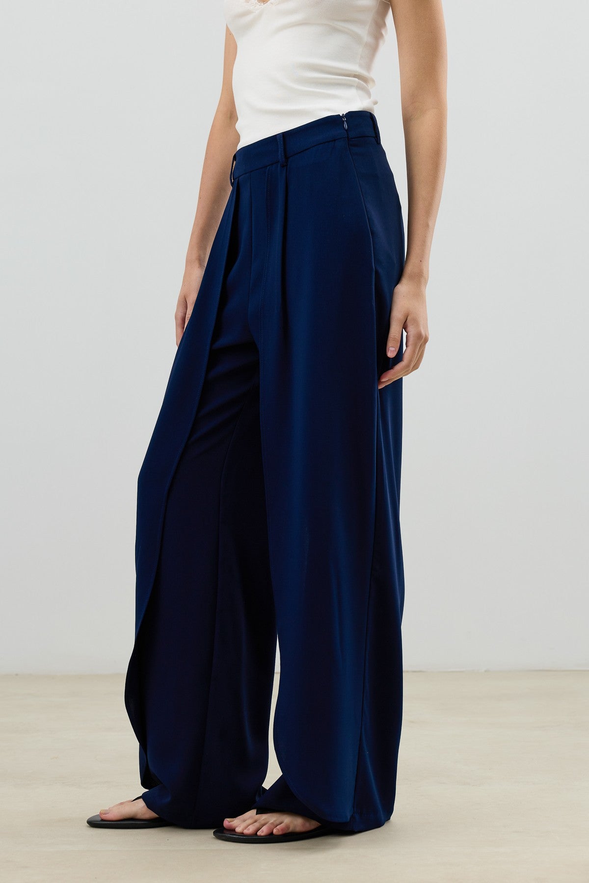 Antioch Women's Pants with Double Pleats and Side Zipper