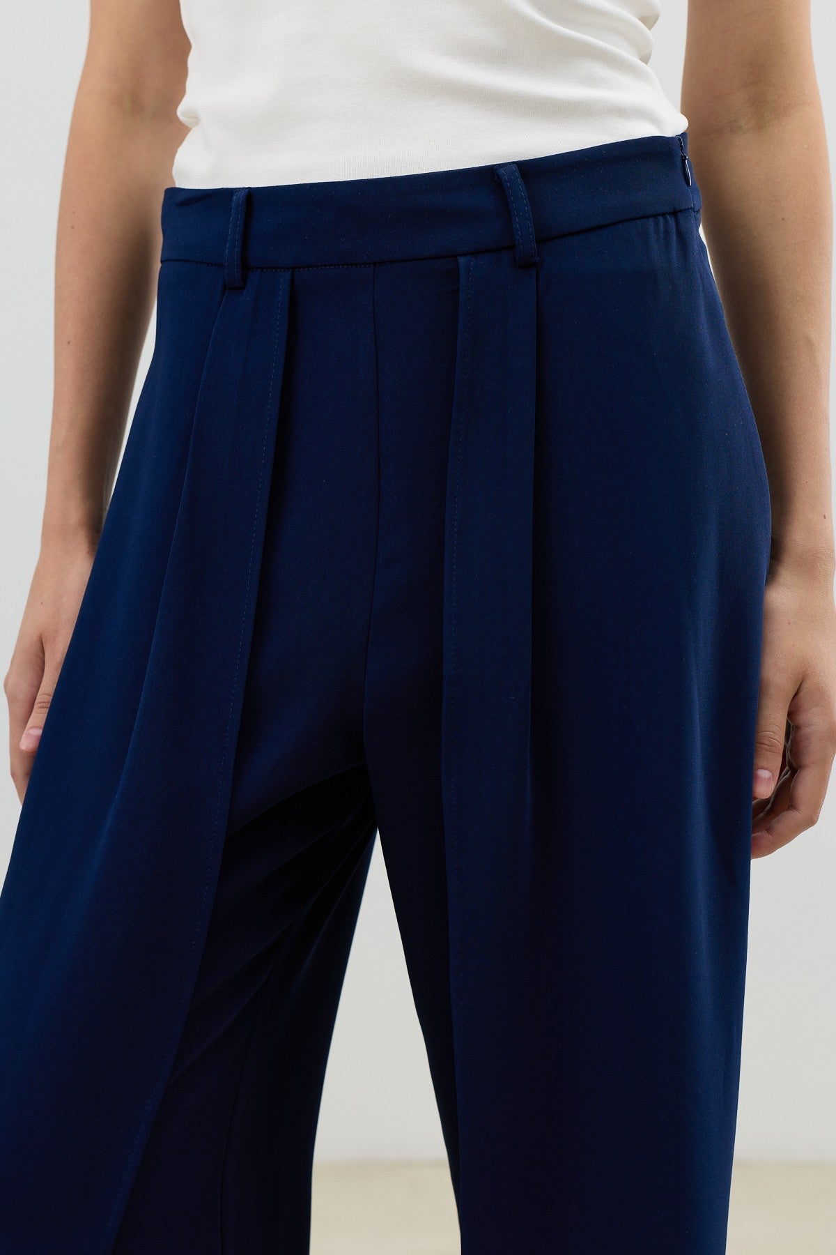 Antioch Women's Pants with Double Pleats and Side Zipper