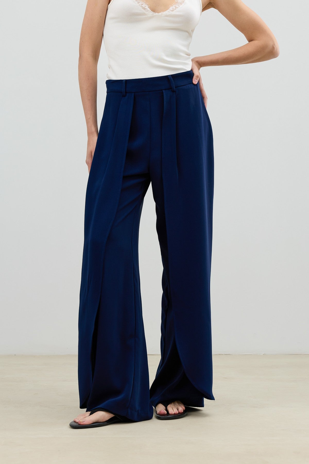 Antioch Women's Pants with Double Pleats and Side Zipper