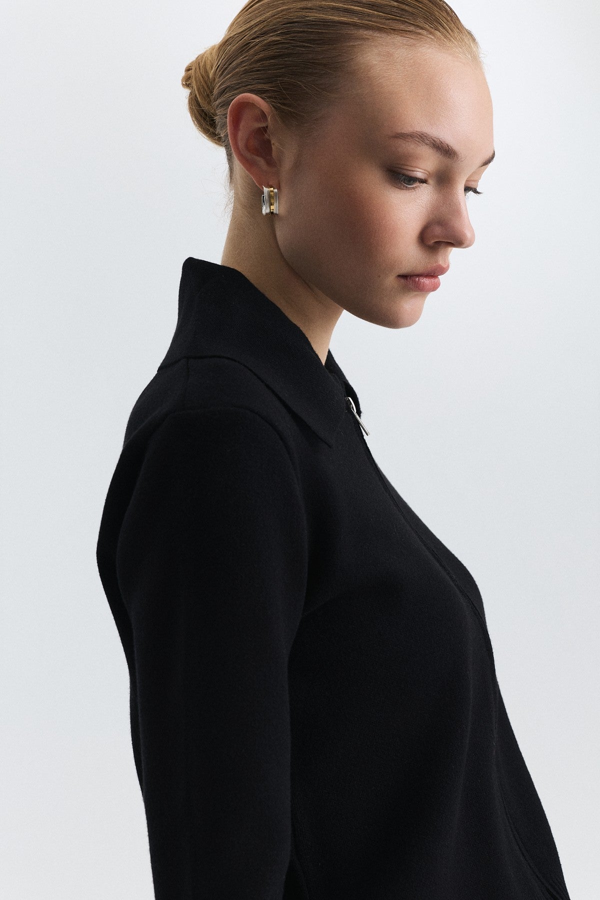 Wide-Collar Zip-Up Cardigan