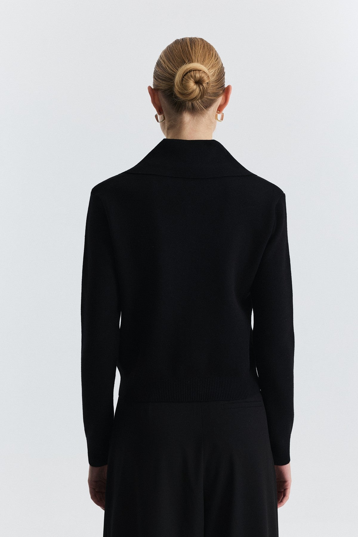 Wide-Collar Zip-Up Cardigan