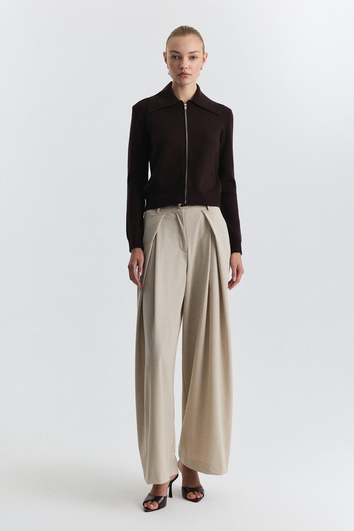 Wide-Collar Zip-Up Cardigan