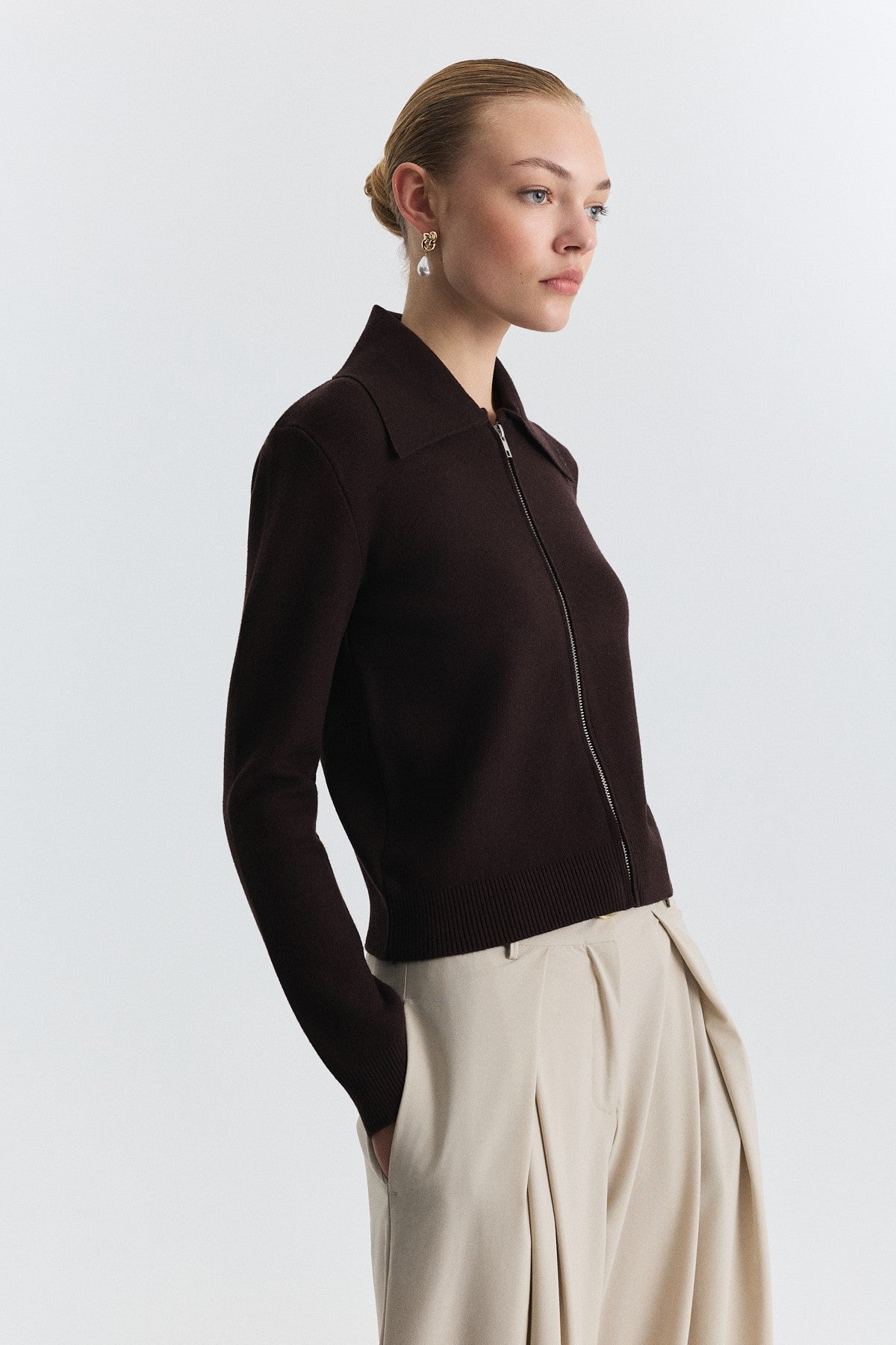 Wide-Collar Zip-Up Cardigan