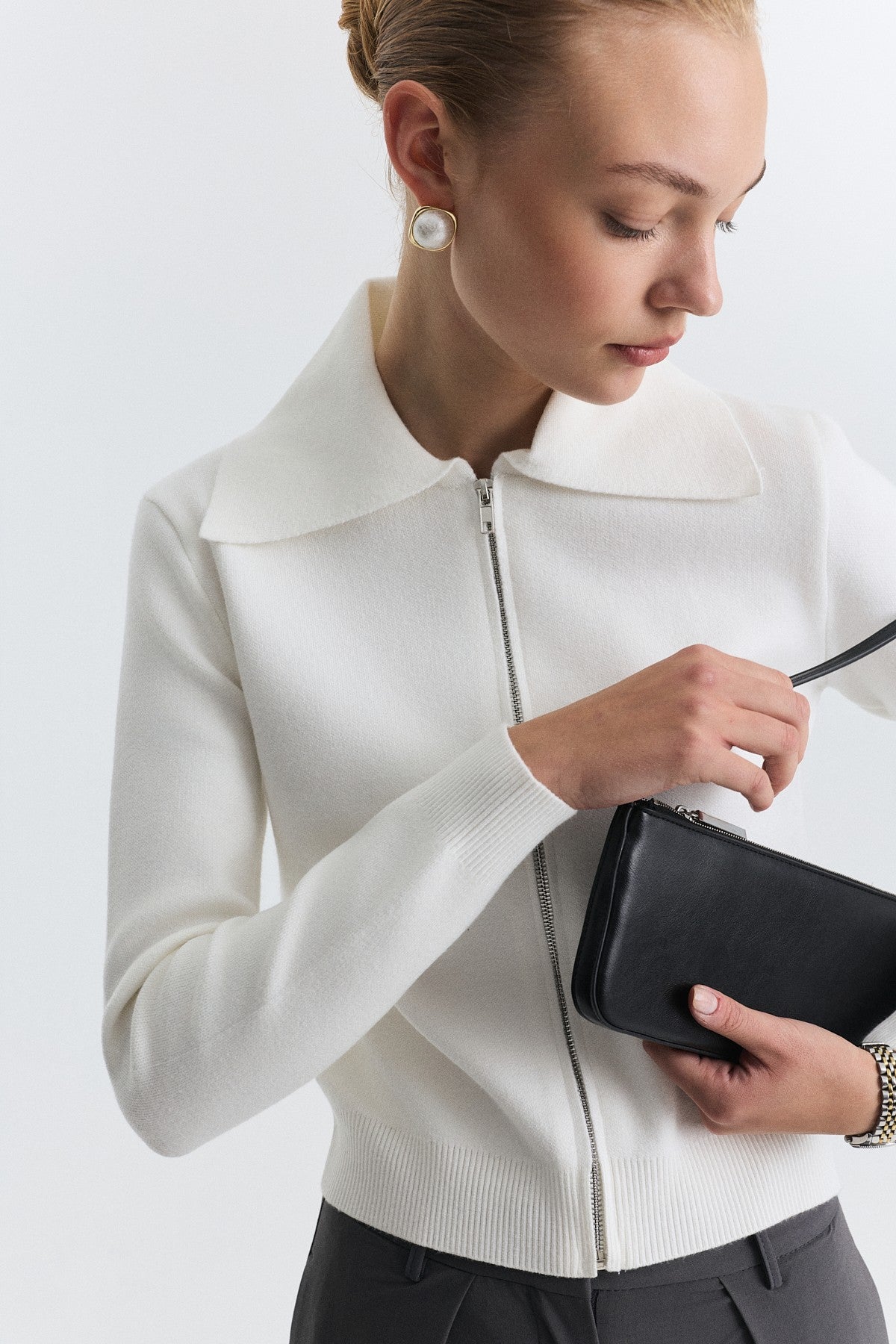 Wide-Collar Zip-Up Cardigan